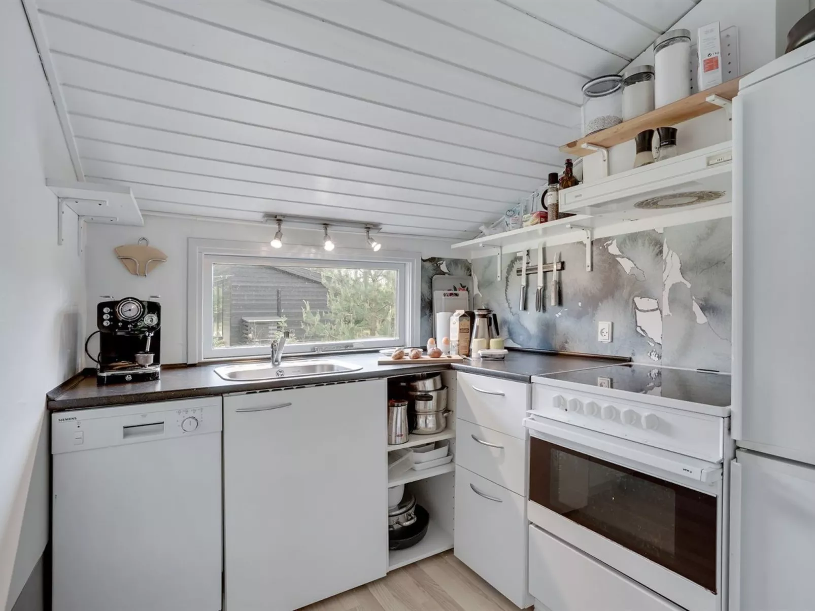 "Landolf" - 250m from the sea-Binnen