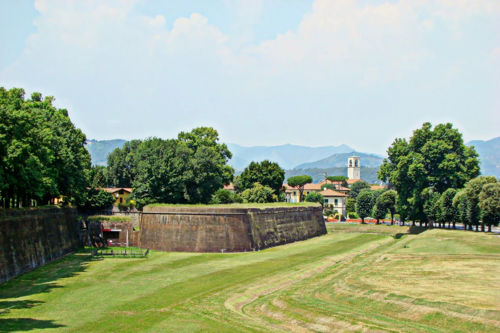 Le Mura di Lucca-Gebieden zomer 1km