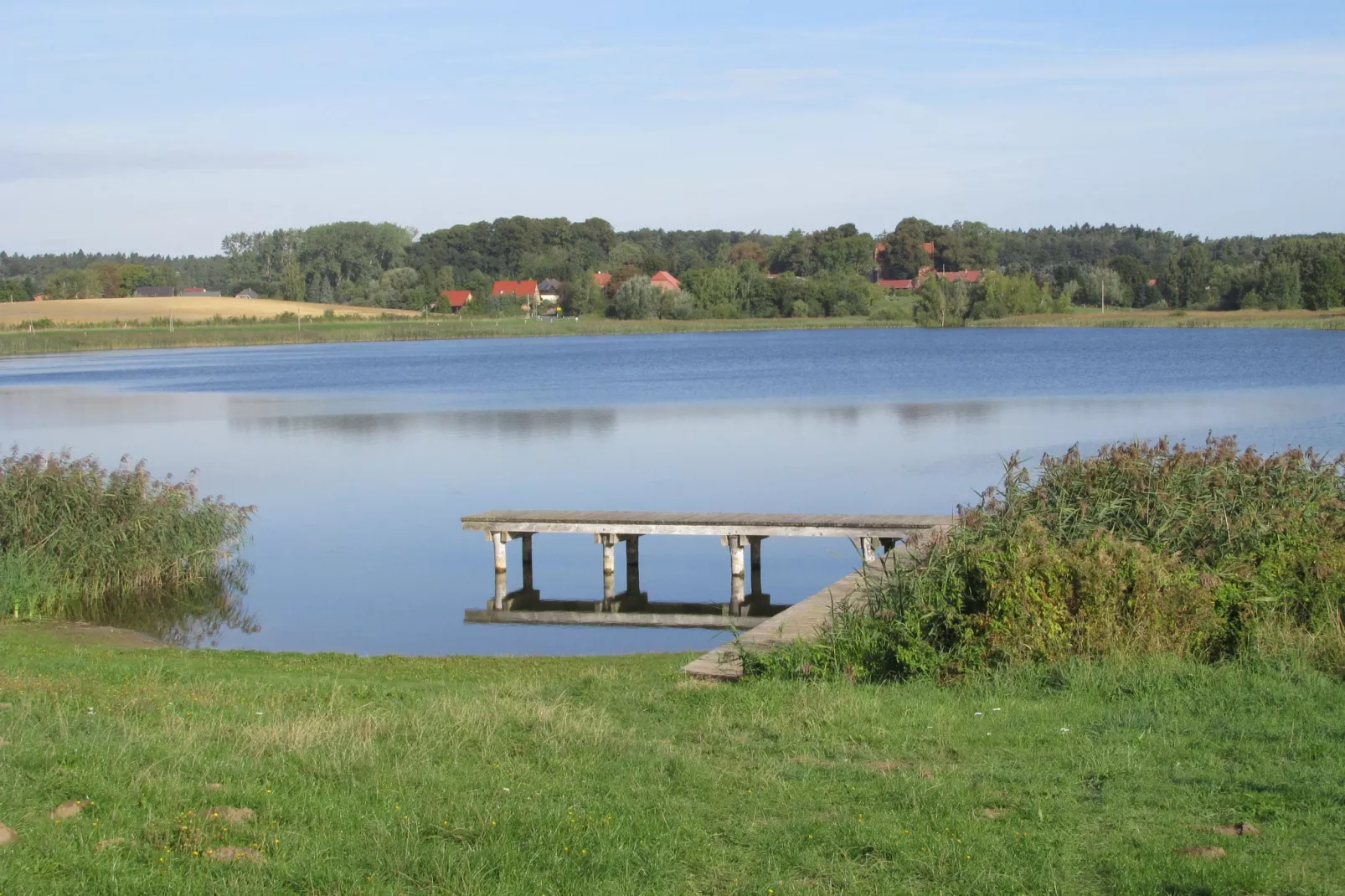 Seestrasse in der Mecklenburgischen Schweiz-Gebieden zomer 1km