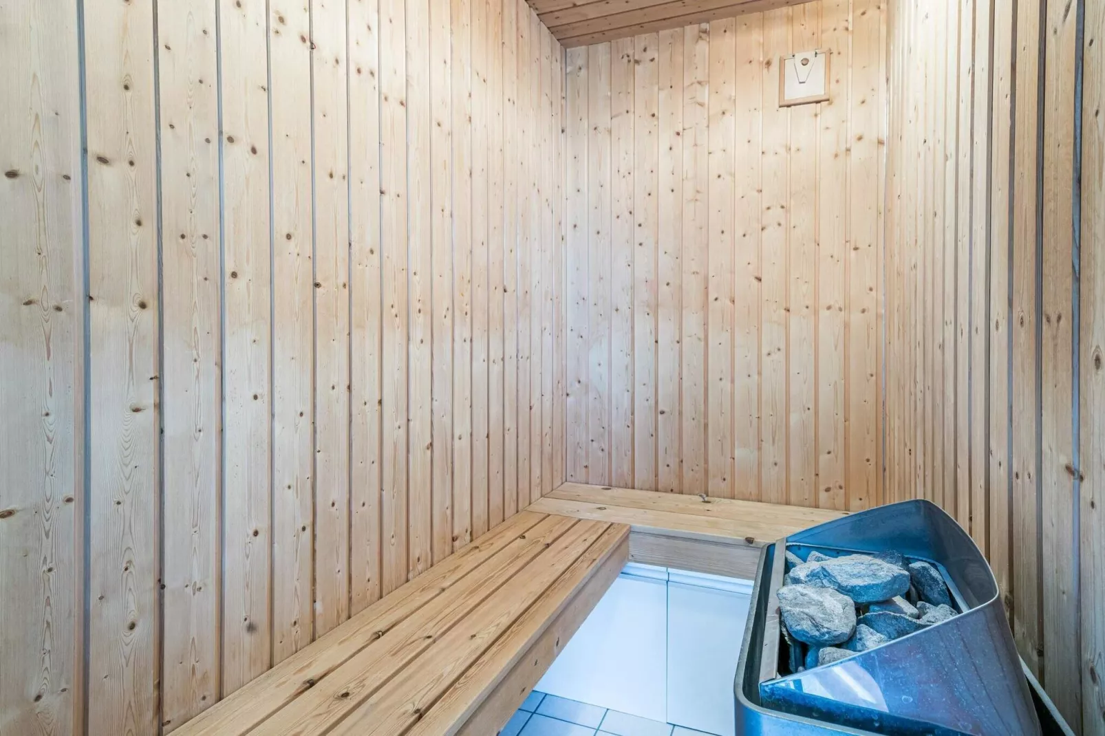 8 persoons vakantie huis op een vakantie park in Hvide Sande-Sauna