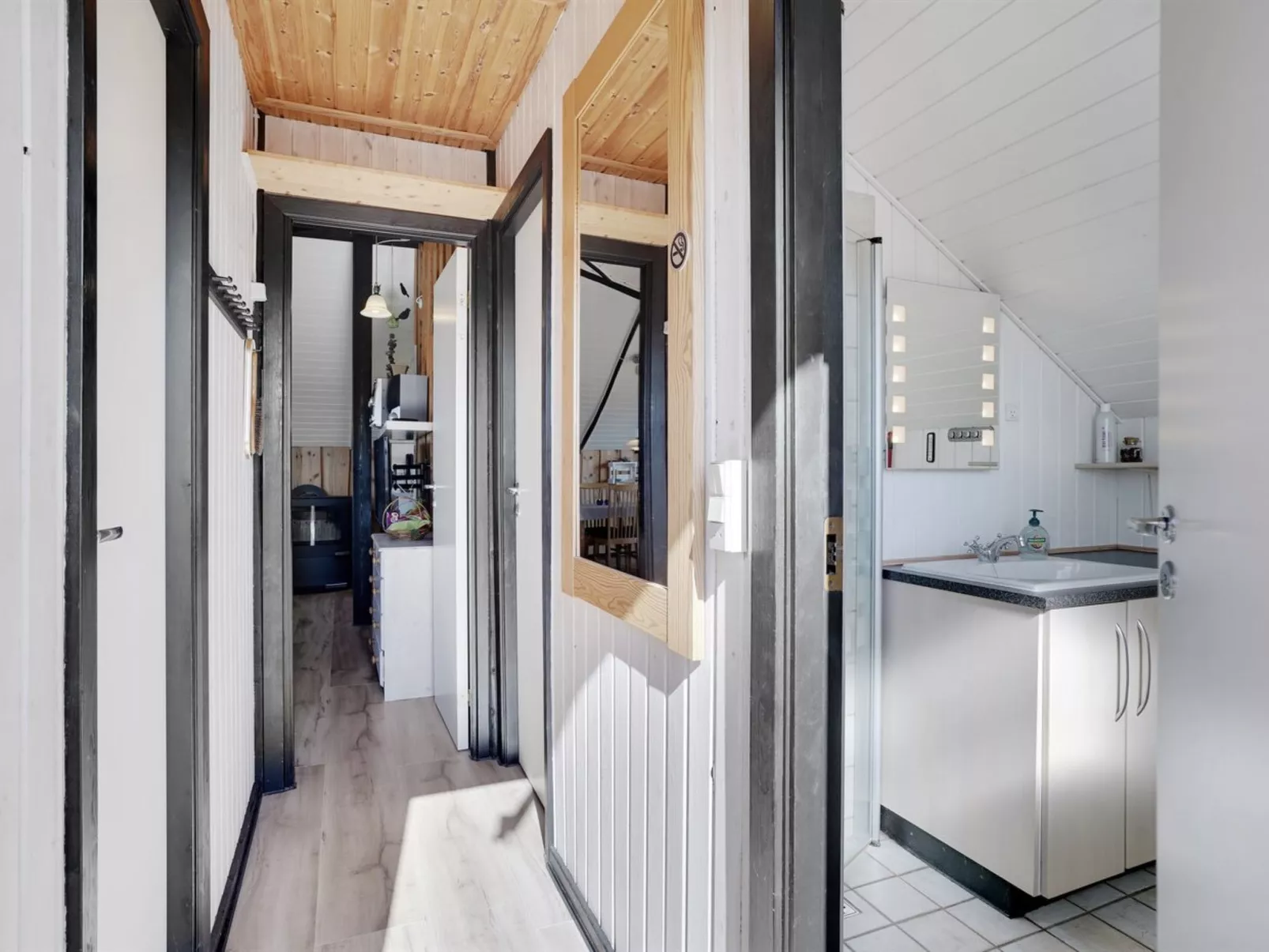 "Arla" - 200m from the sea-Binnen