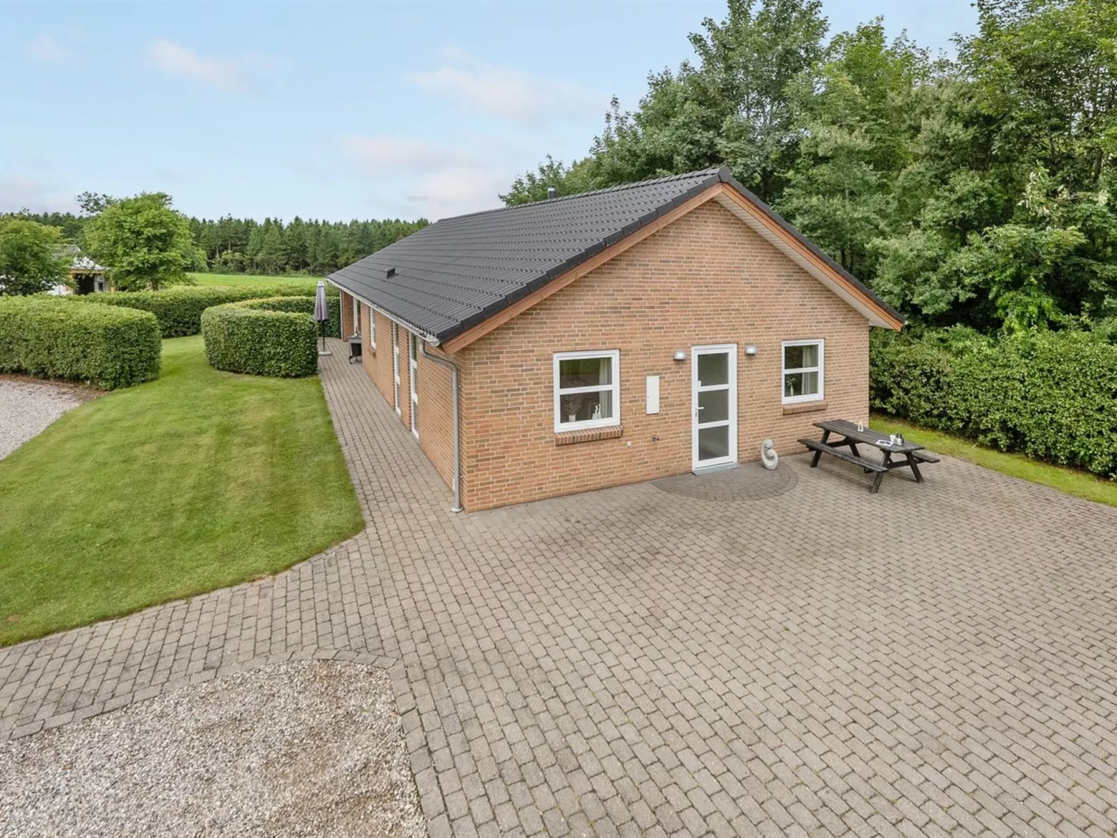 "Najdenka" - 25km from the sea-Buiten