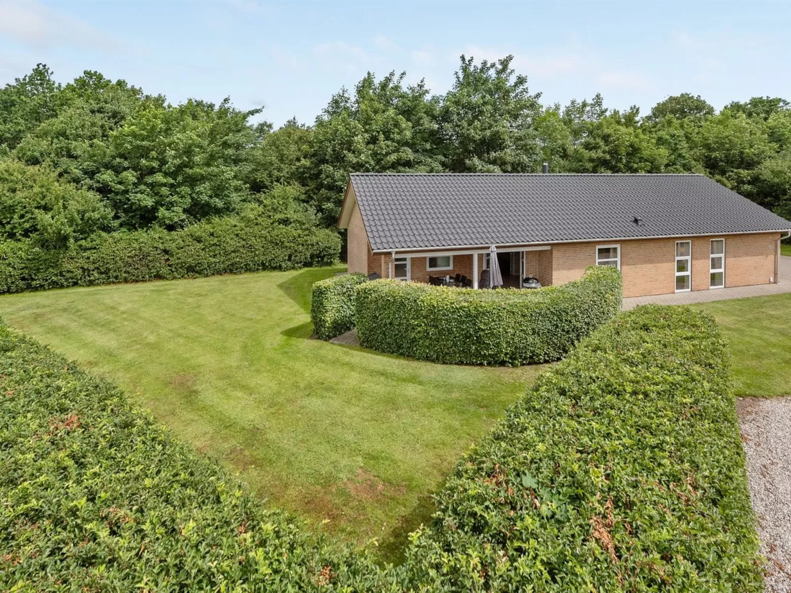 "Najdenka" - 25km from the sea-Buiten