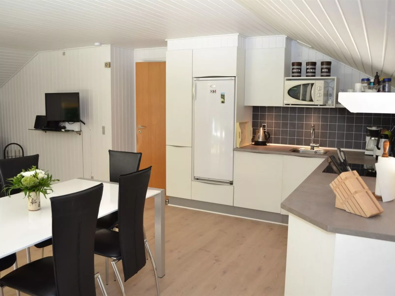 "Carlene" - 25km from the sea-Binnen
