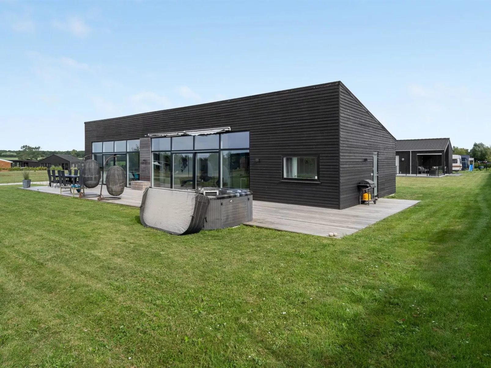 "Nimrod" - 300m from the sea-Buiten