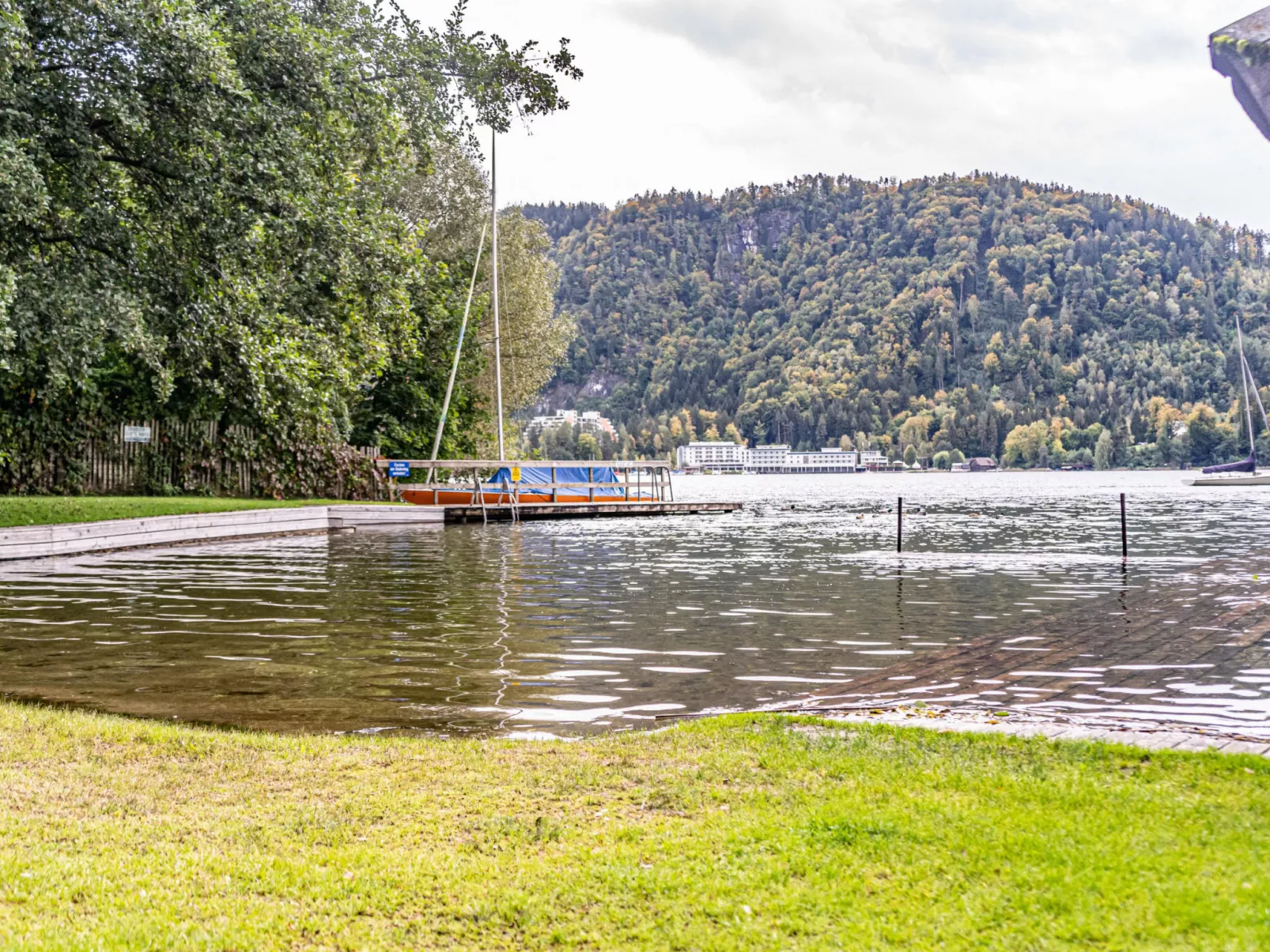 Appartement Ossiacherseeblick mit Sauna-Buiten