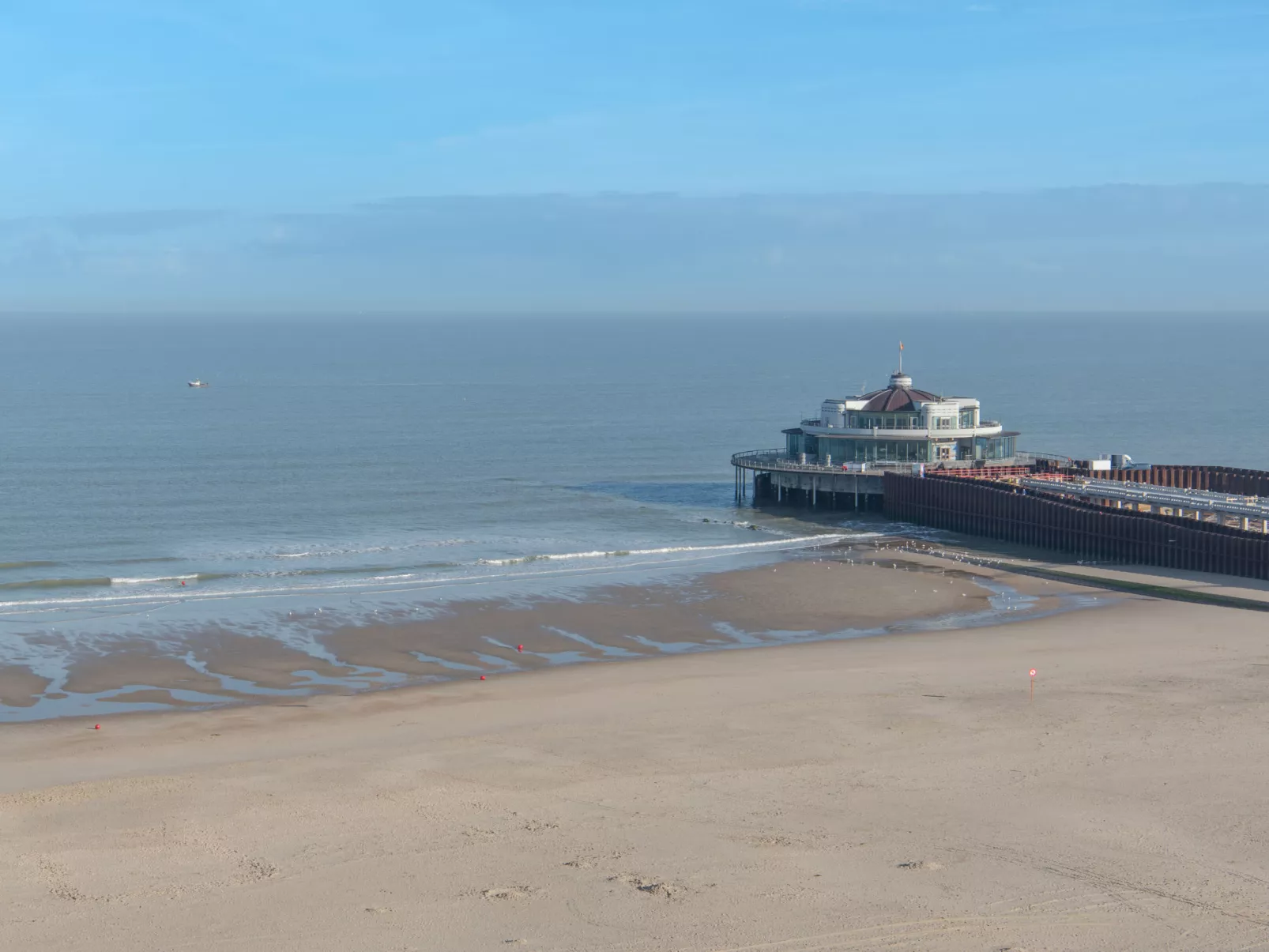 Beachhouse with parking-Buiten