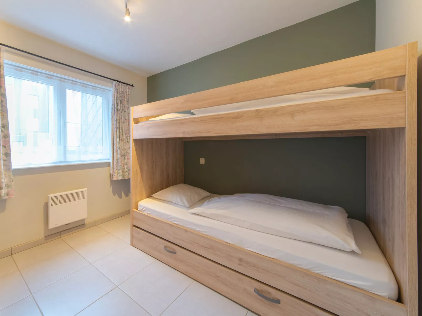 Centrally located "Westhinder"-Binnen