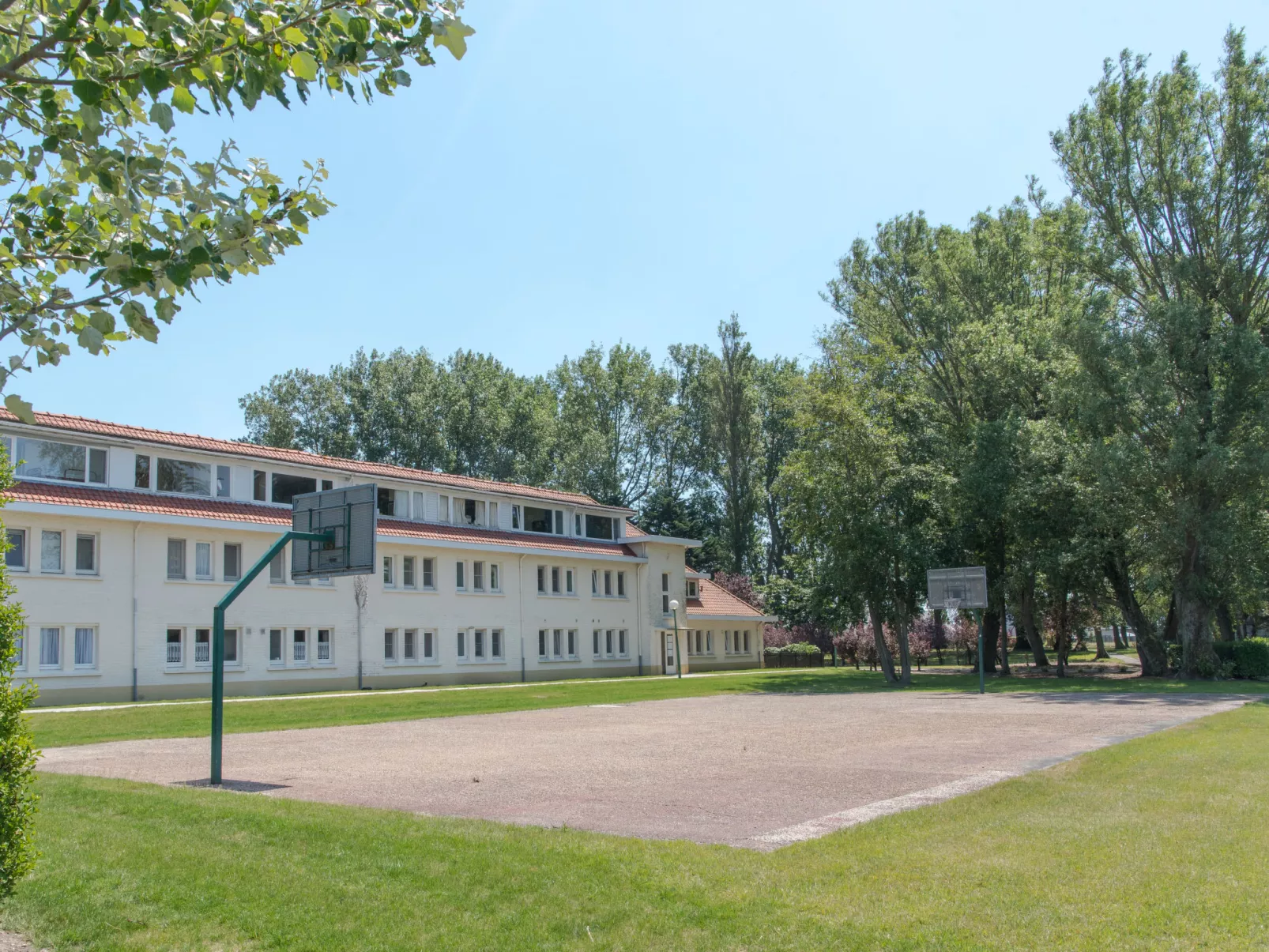 Maya - Parking and distant view-Buiten