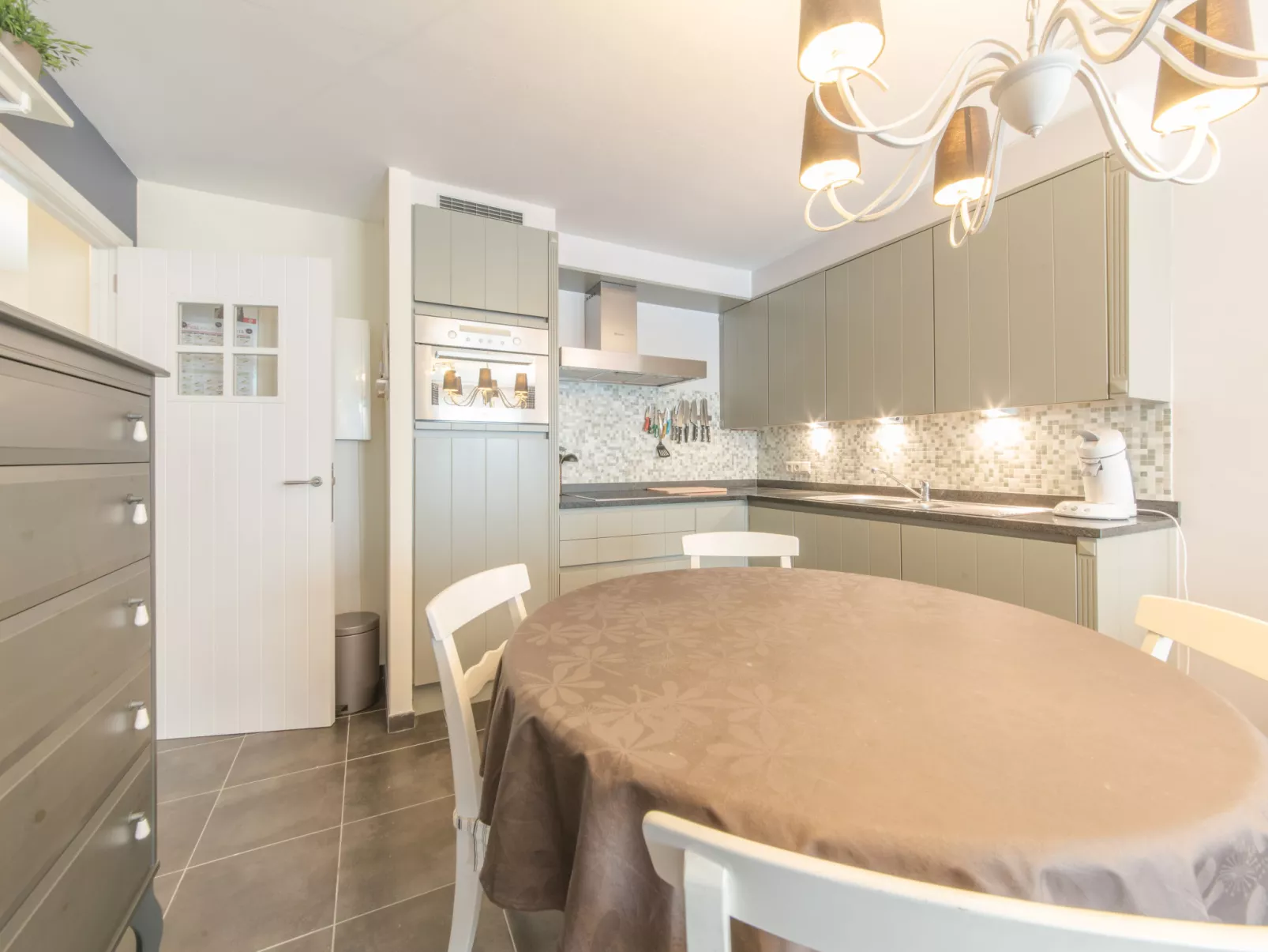 Sea Garden ground floor with garden-Binnen