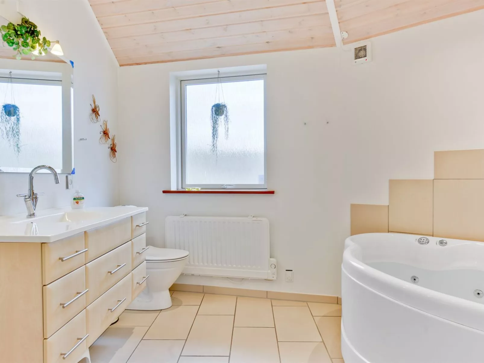 "Adrienne" - 35km from the sea-Binnen