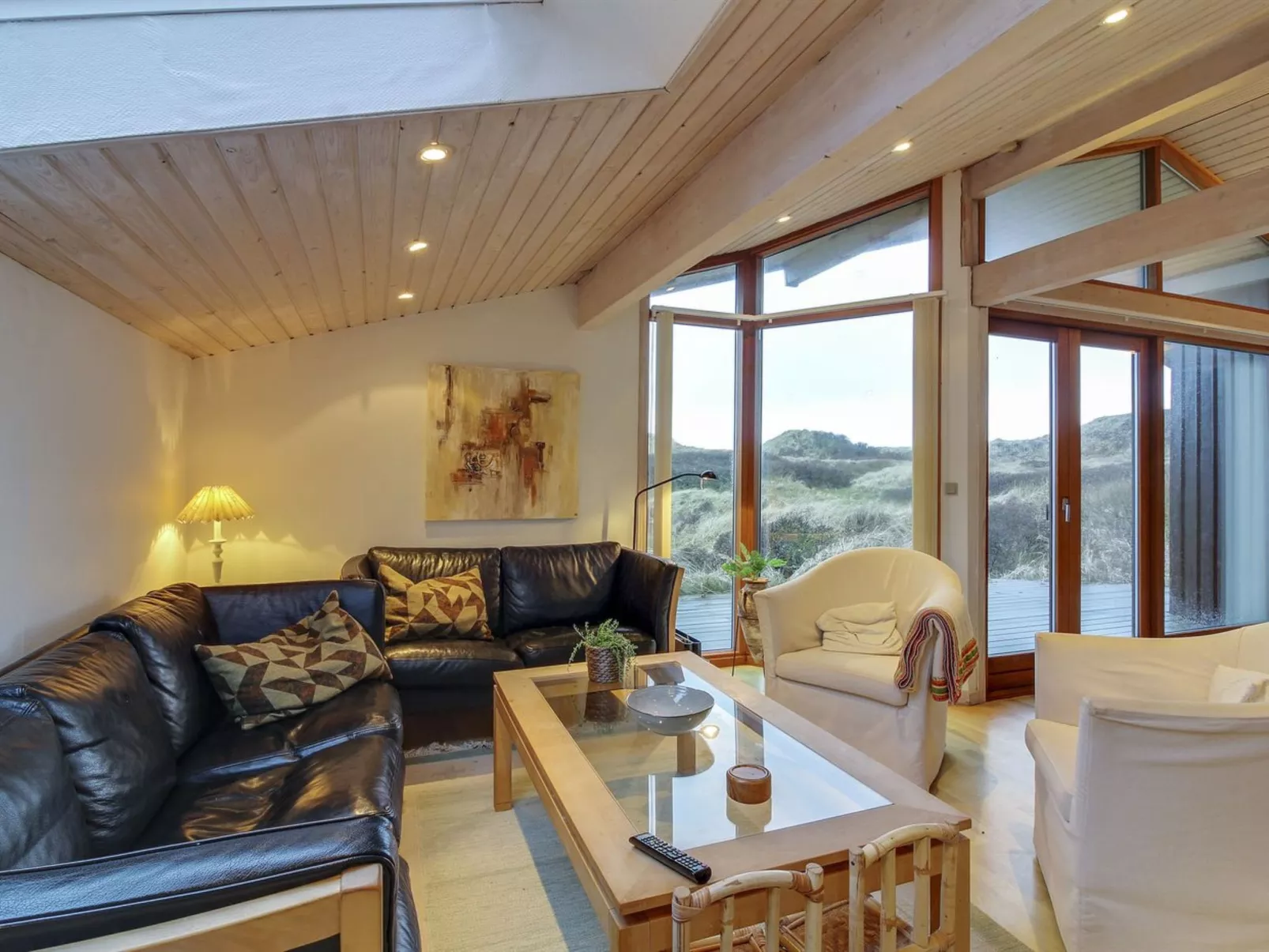 "Essie" - 250m from the sea-Binnen