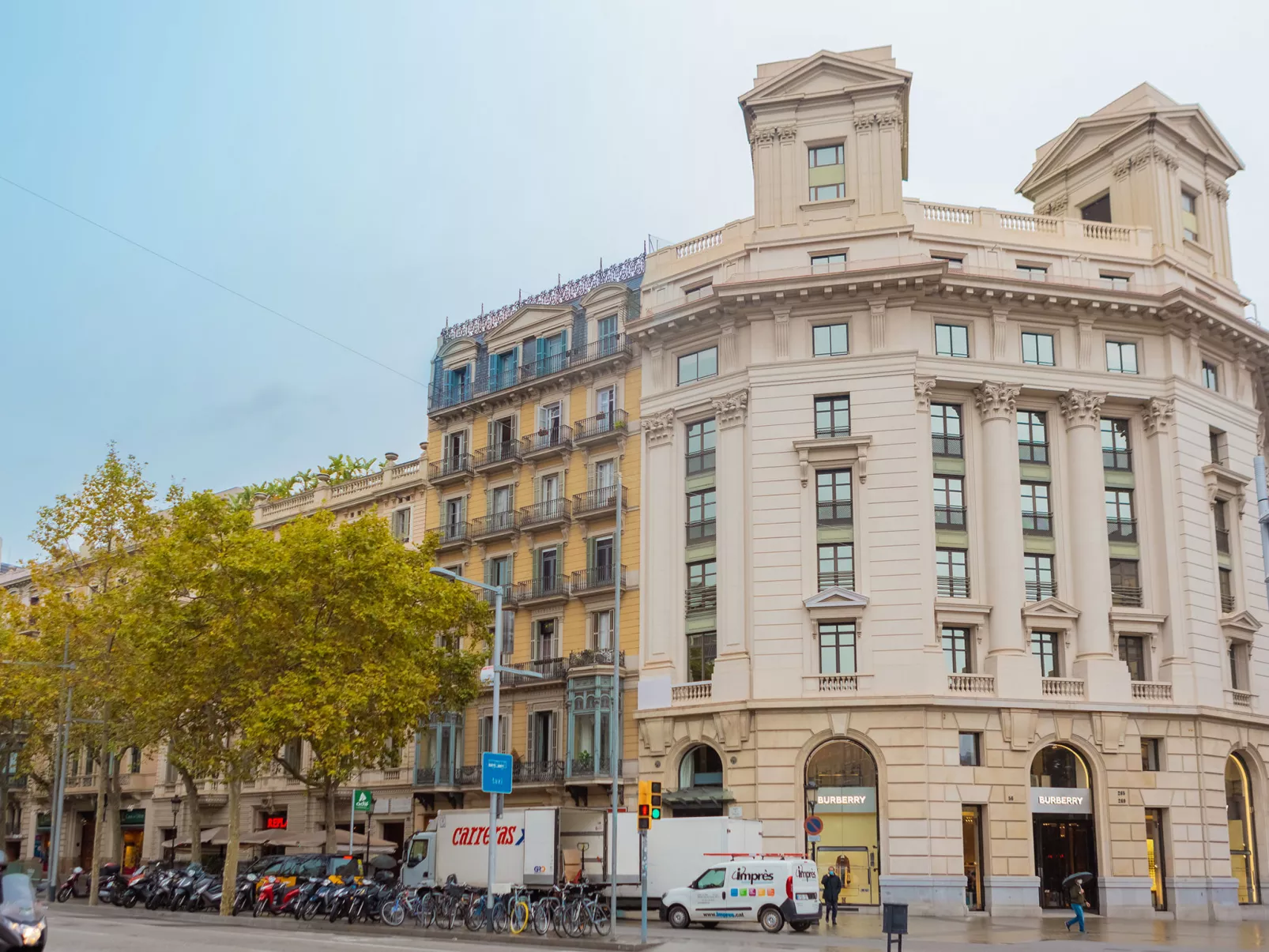 Centro: Passeig de Gracia - Casa Batllo-Binnen