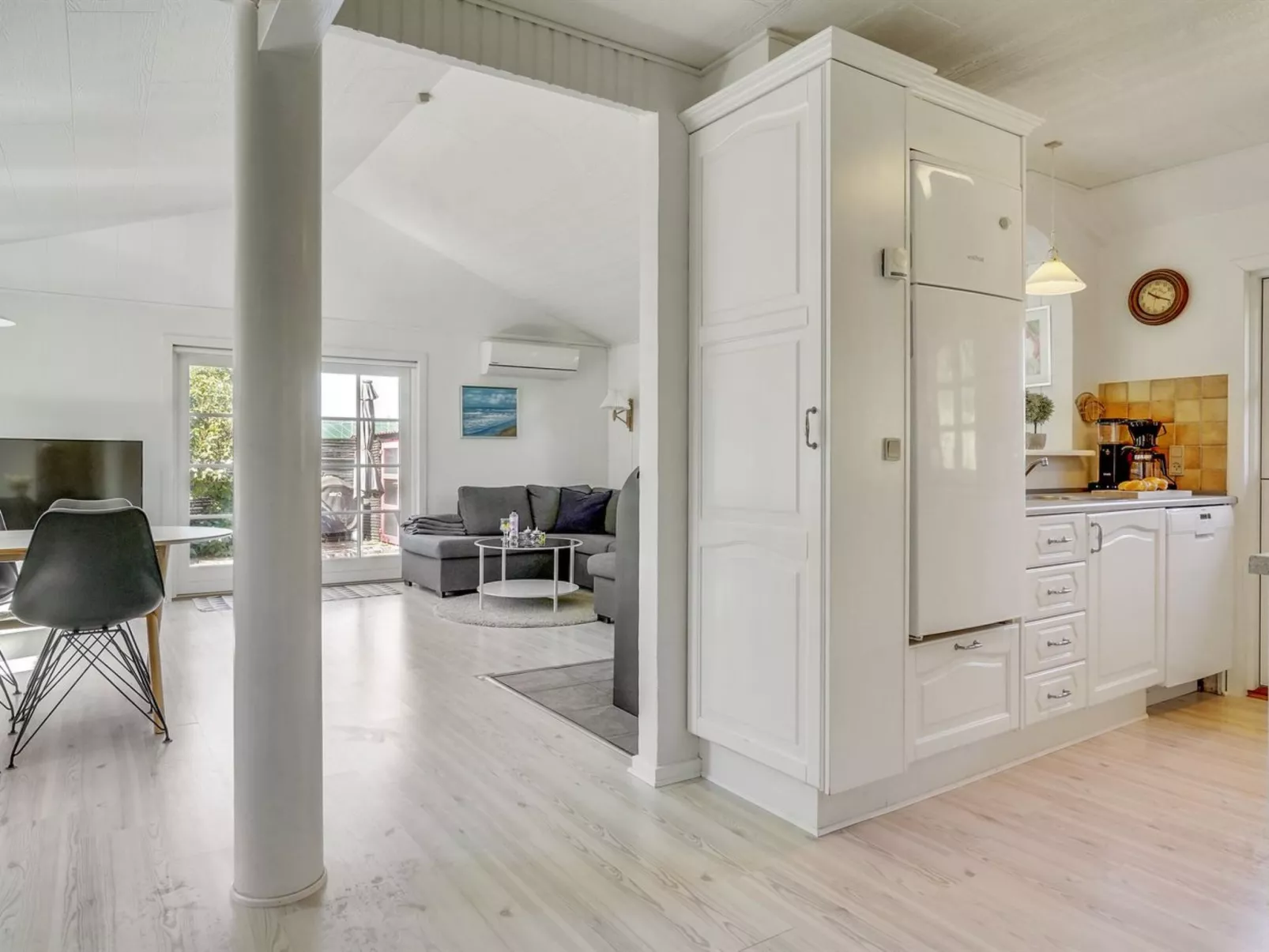 "Aila" - 1.4km from the sea-Binnen