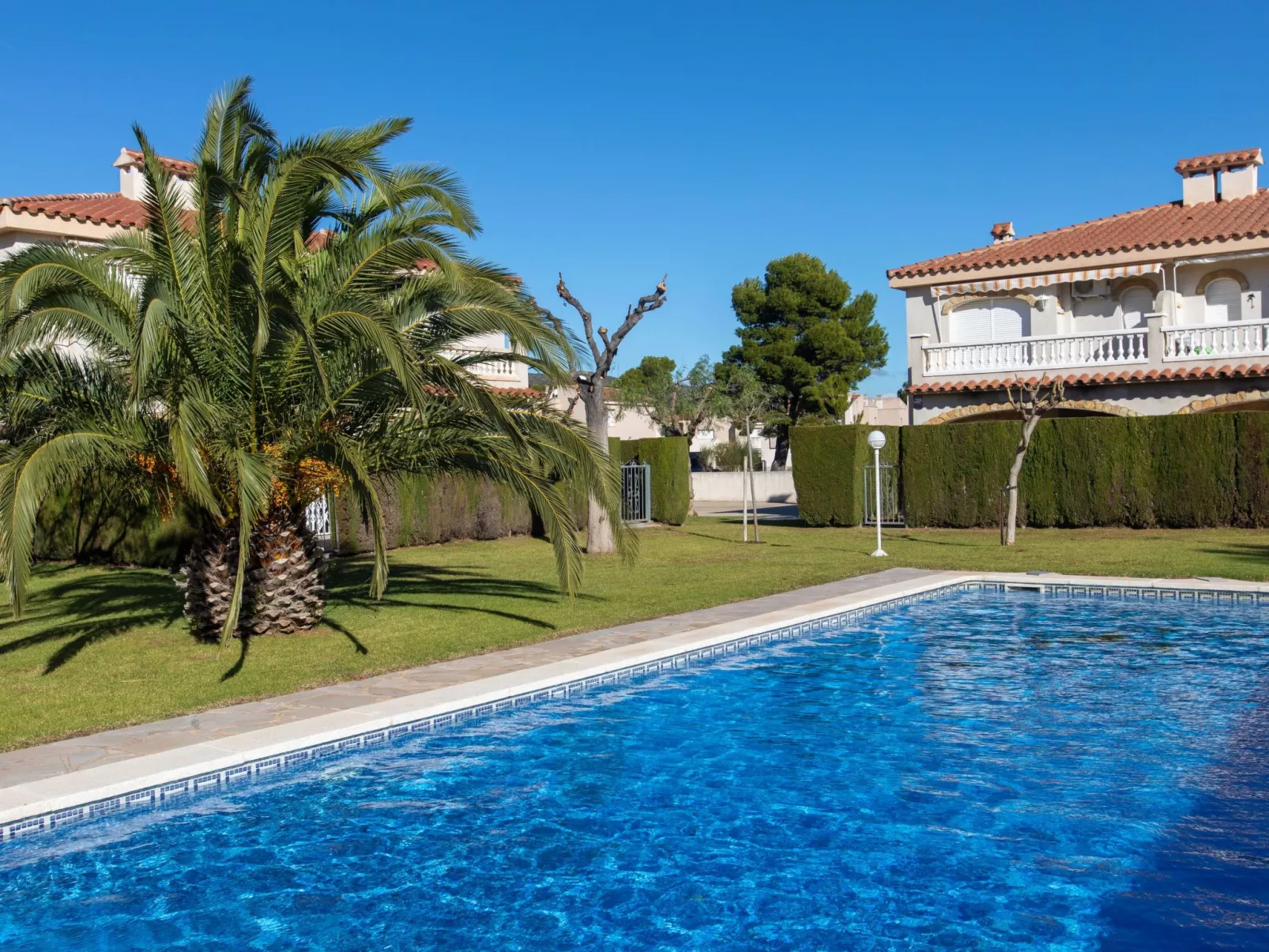 Residencial Eurosol de los Monteros-Buiten