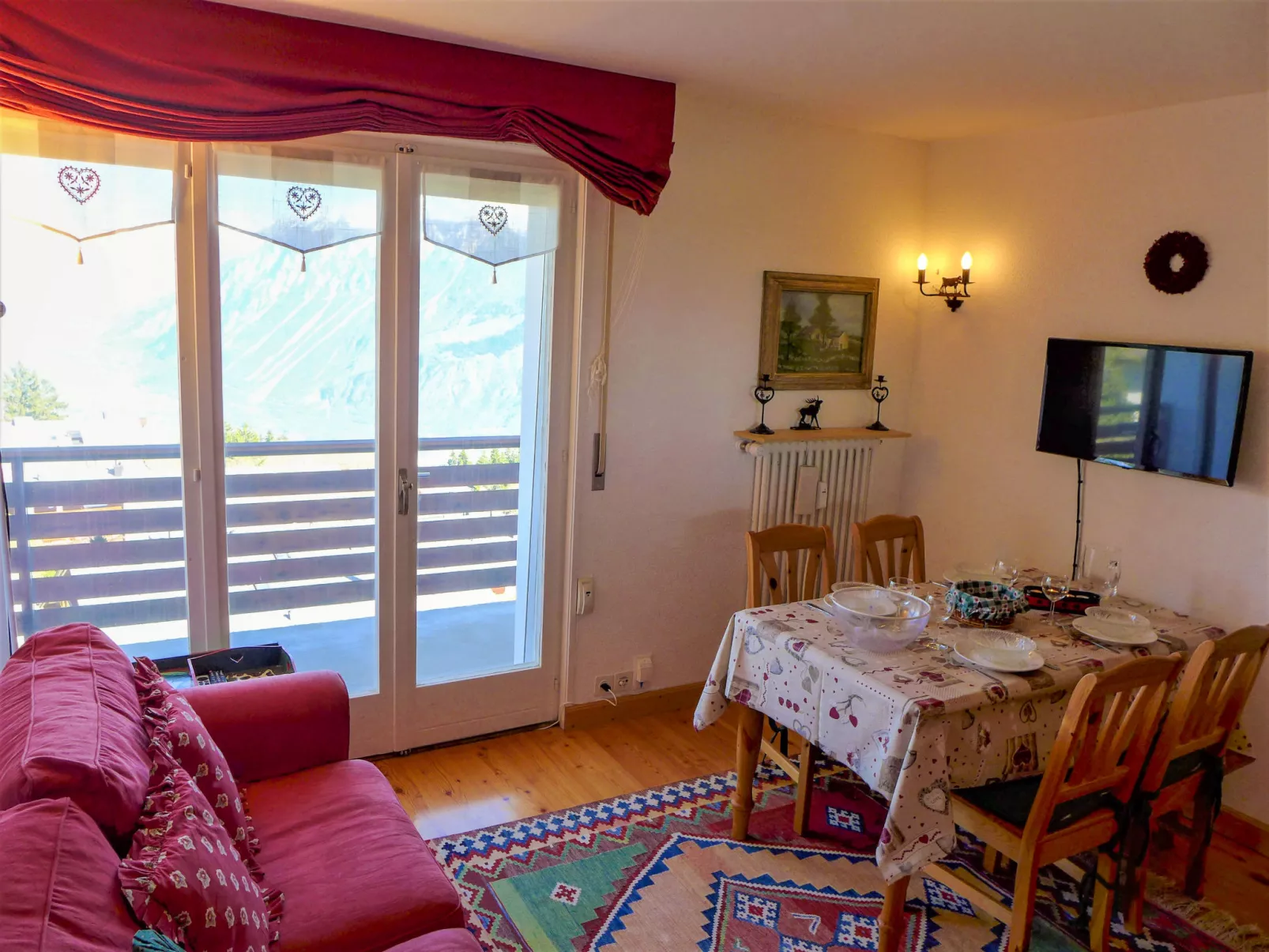 Europa Est 2 / APT 83-Binnen