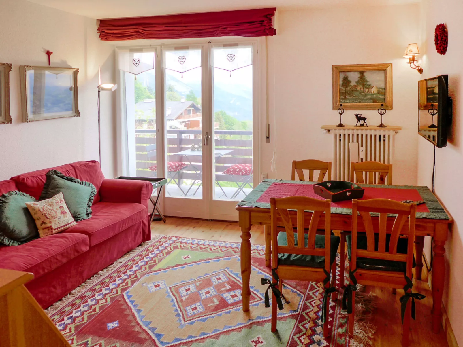 Europa Est 2 / APT 83-Binnen