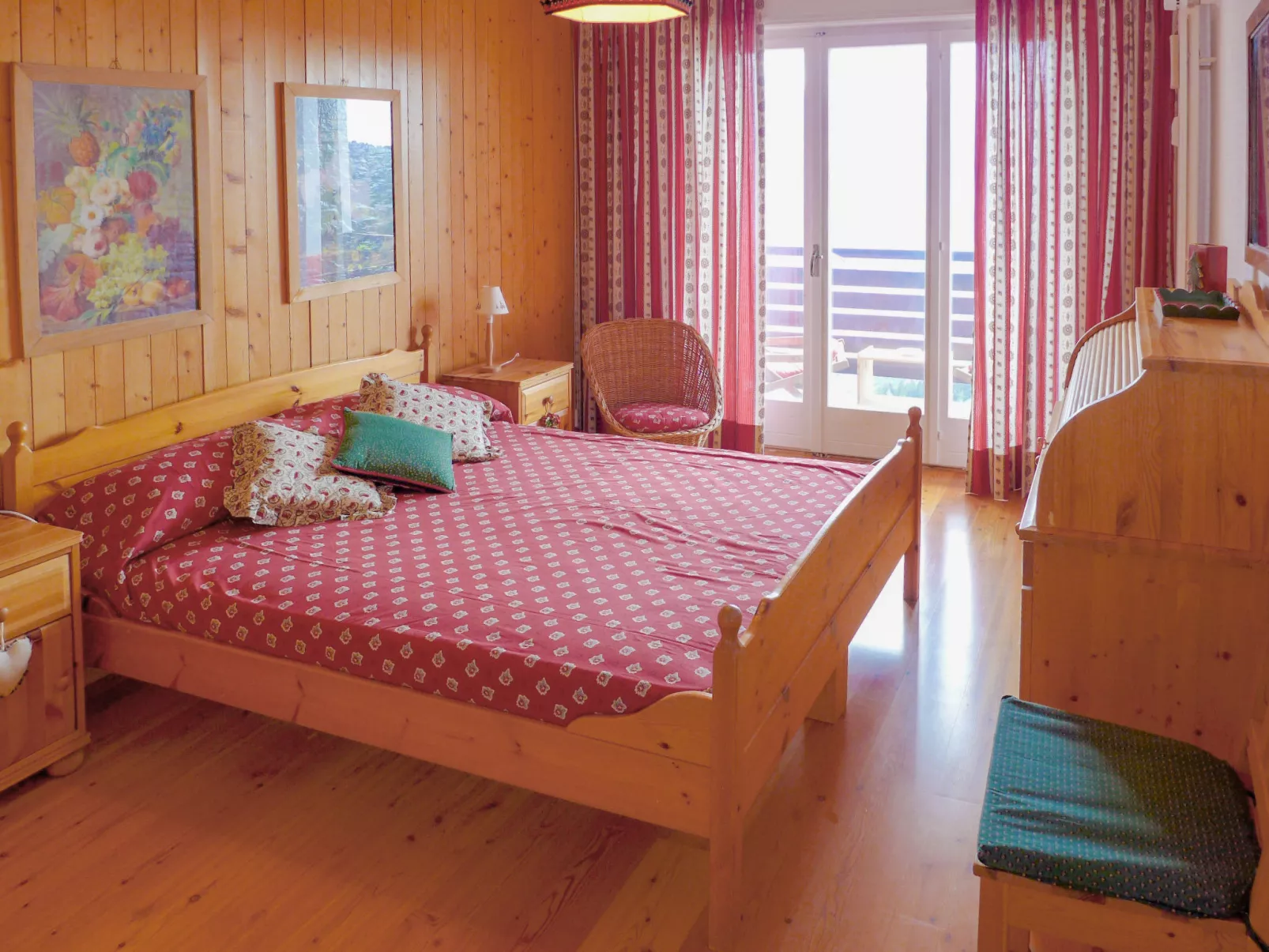 Europa Est 2 / APT 83-Binnen