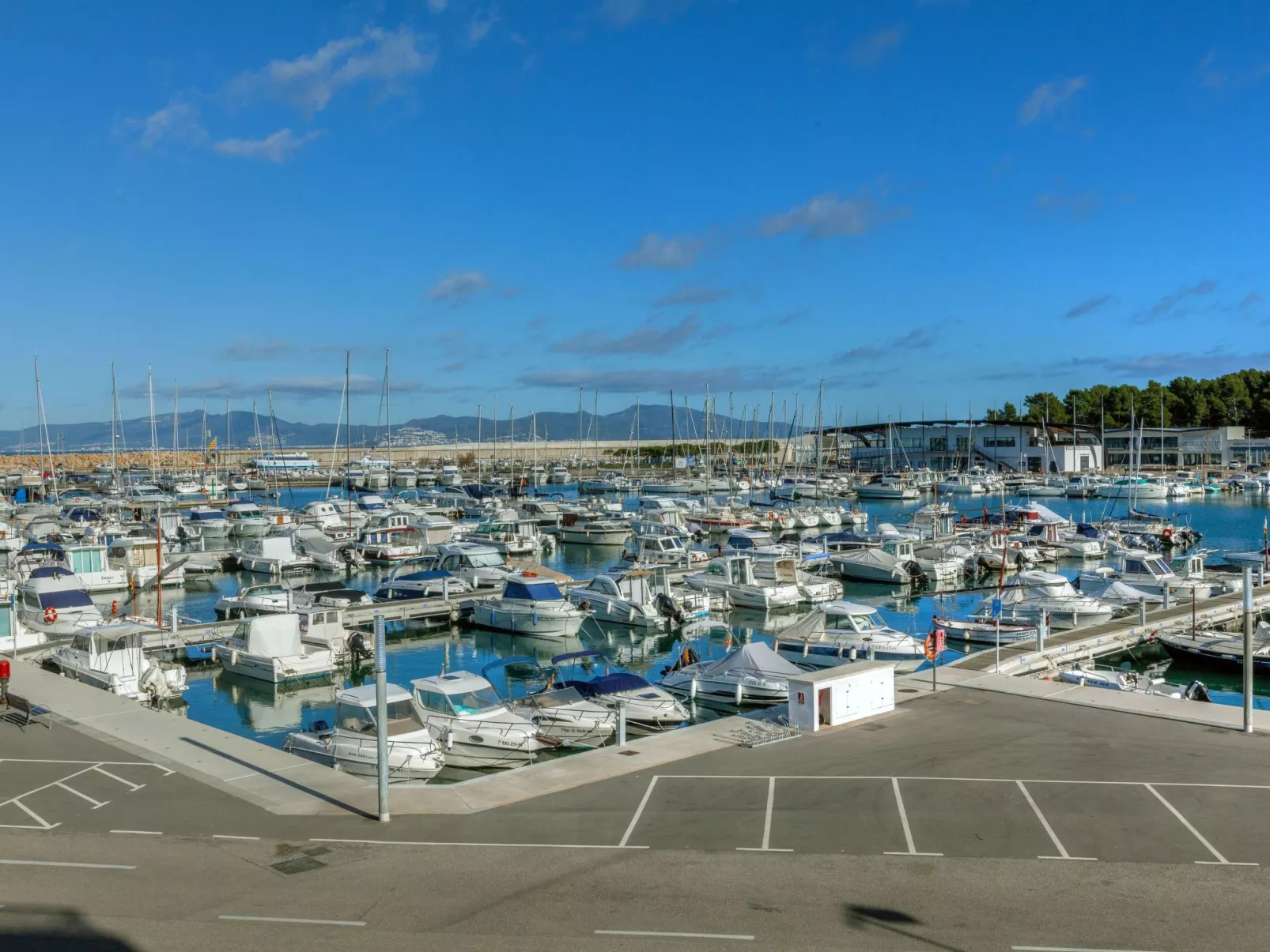 Port L'escala-Binnen