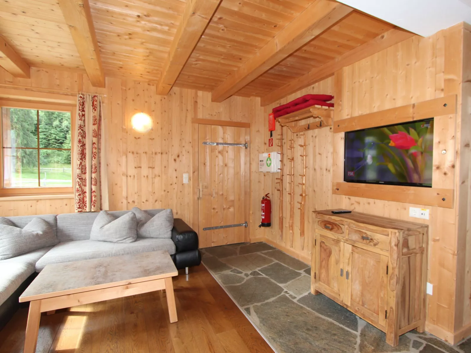 Chalet Alois-Binnen