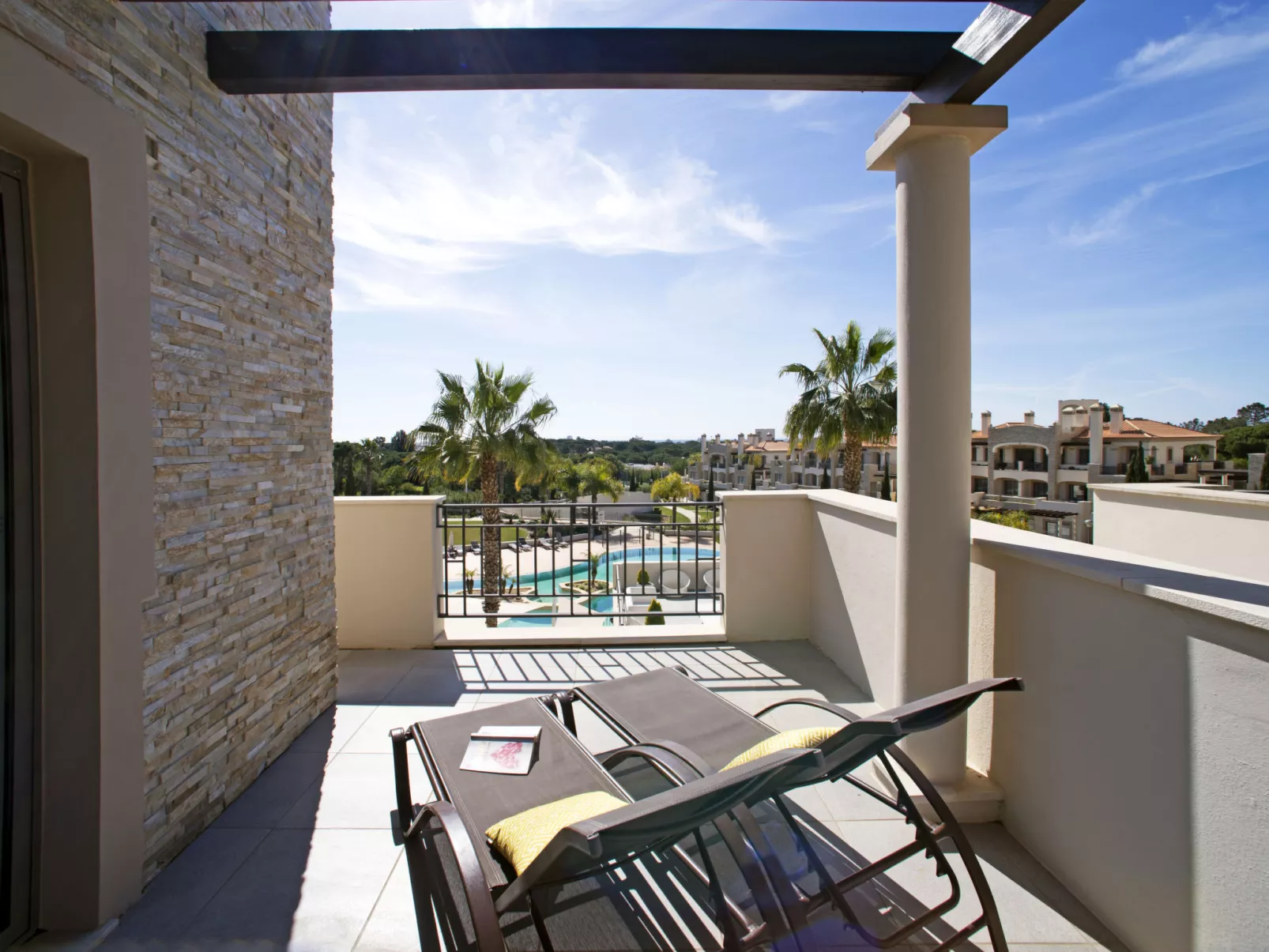 Pine Hills Coral-Buiten