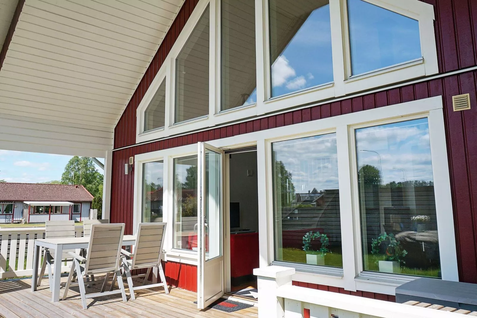 Gezellig toevluchtsoord in Unnaryd Oasis-By Traum-Buitenlucht