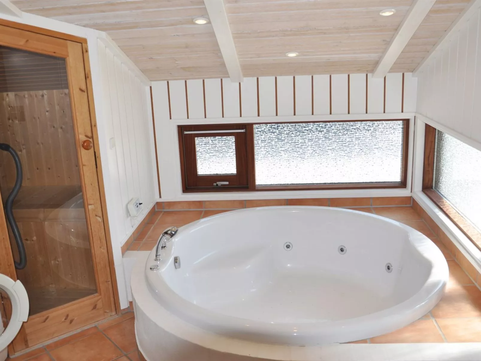 "Sigvalda" - 250m from the sea-Binnen