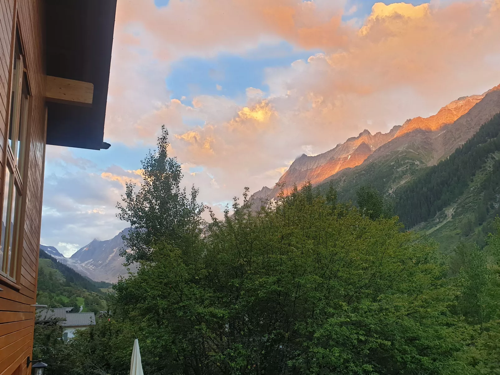 Chalet Eden-Buiten