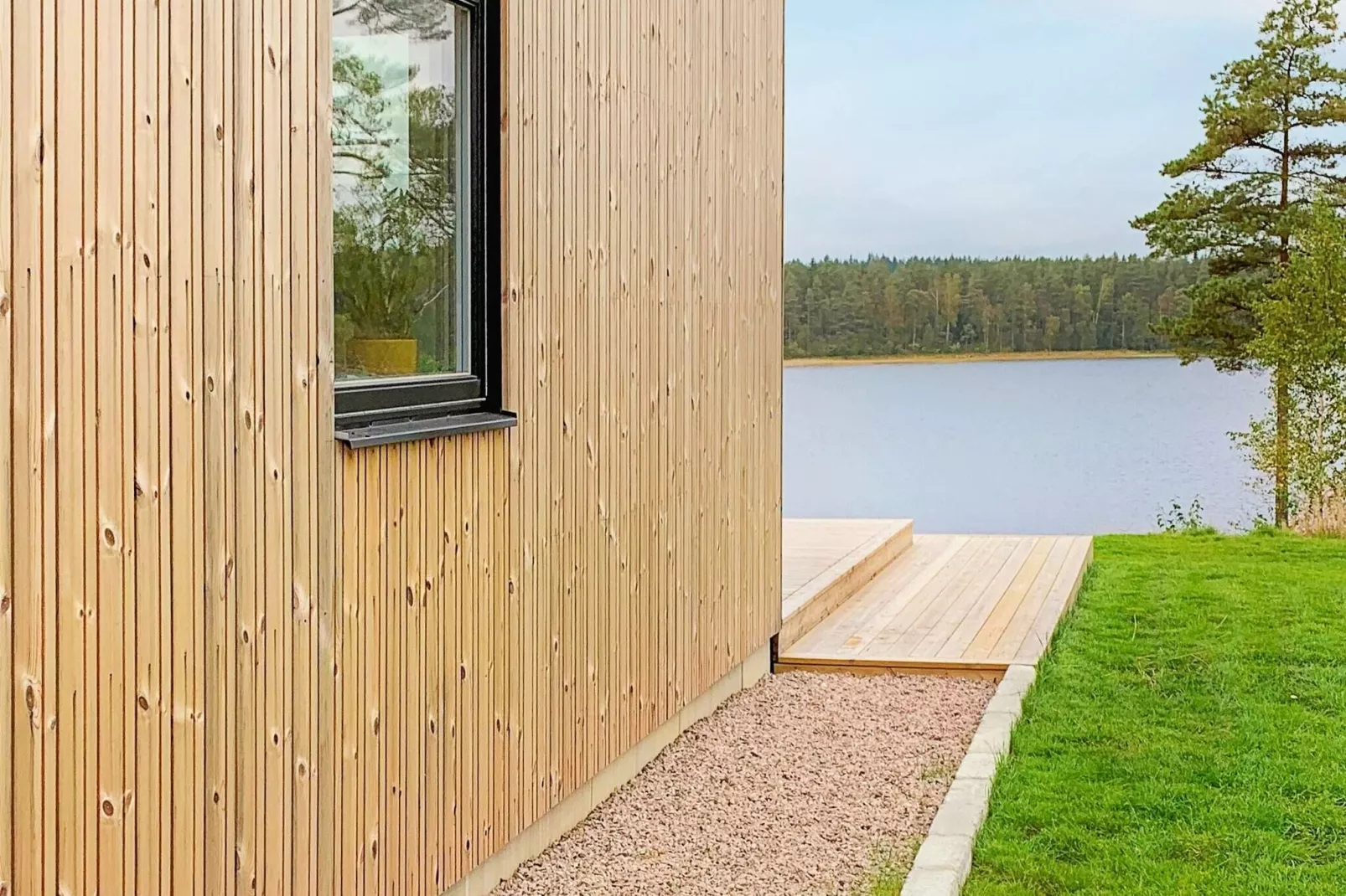 Moderne Lakeside Retreat-By Traum-Buitenlucht
