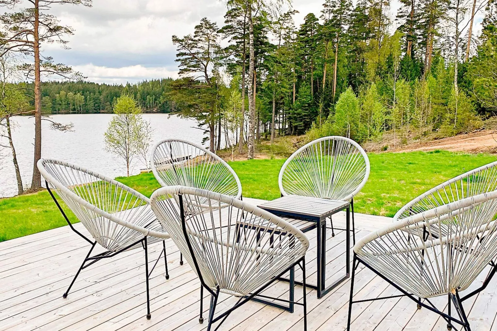 Moderne Lakeside Retreat-By Traum-Buitenlucht
