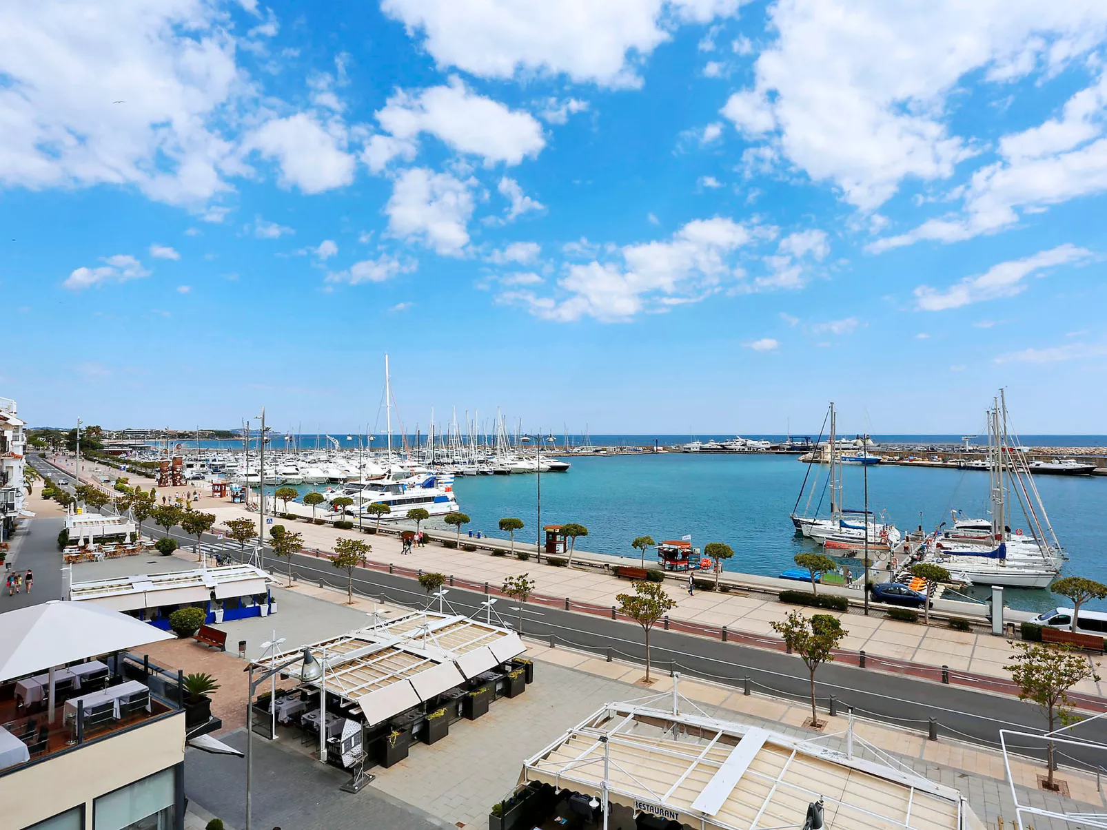 Cambrils Port-Buiten