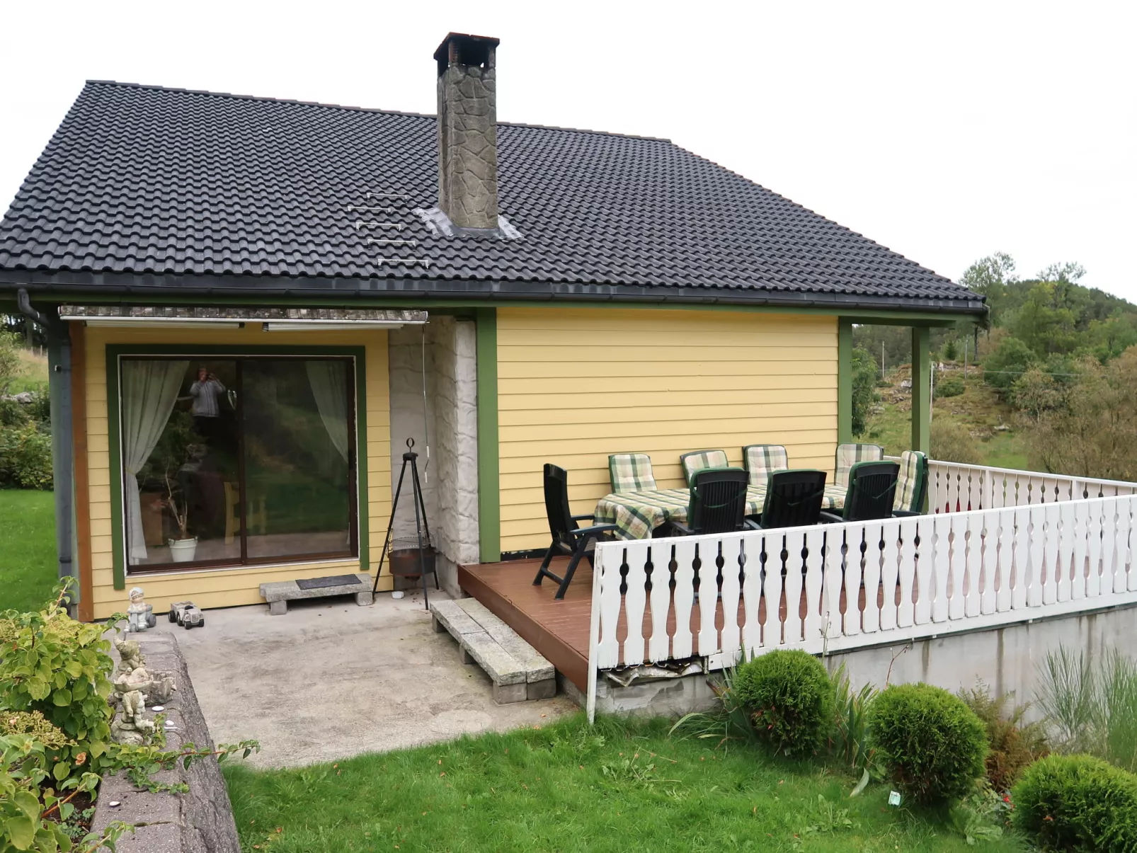 Gule huset-Buiten