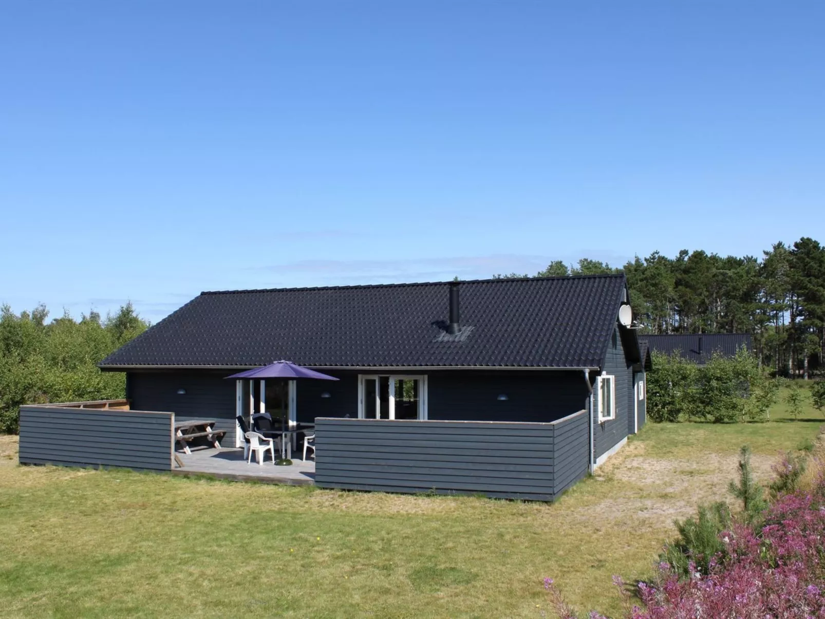 "Ellie" - 300m from the sea-Buiten