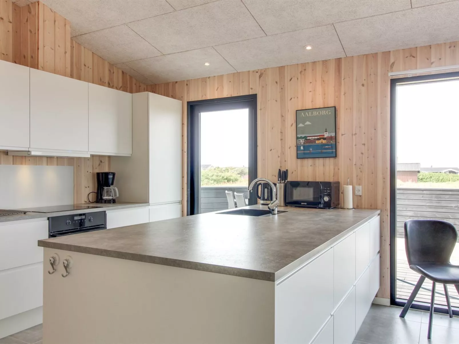 "Heilo" - 300m from the sea-Binnen