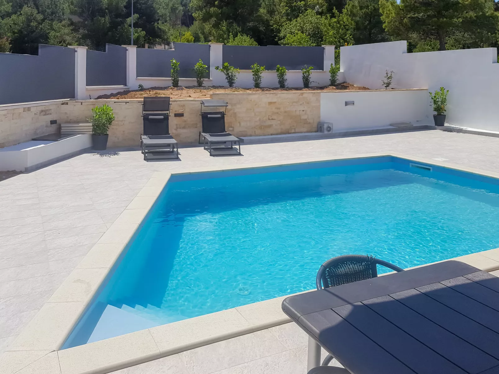 Sea Front Villa Lucija-Binnen