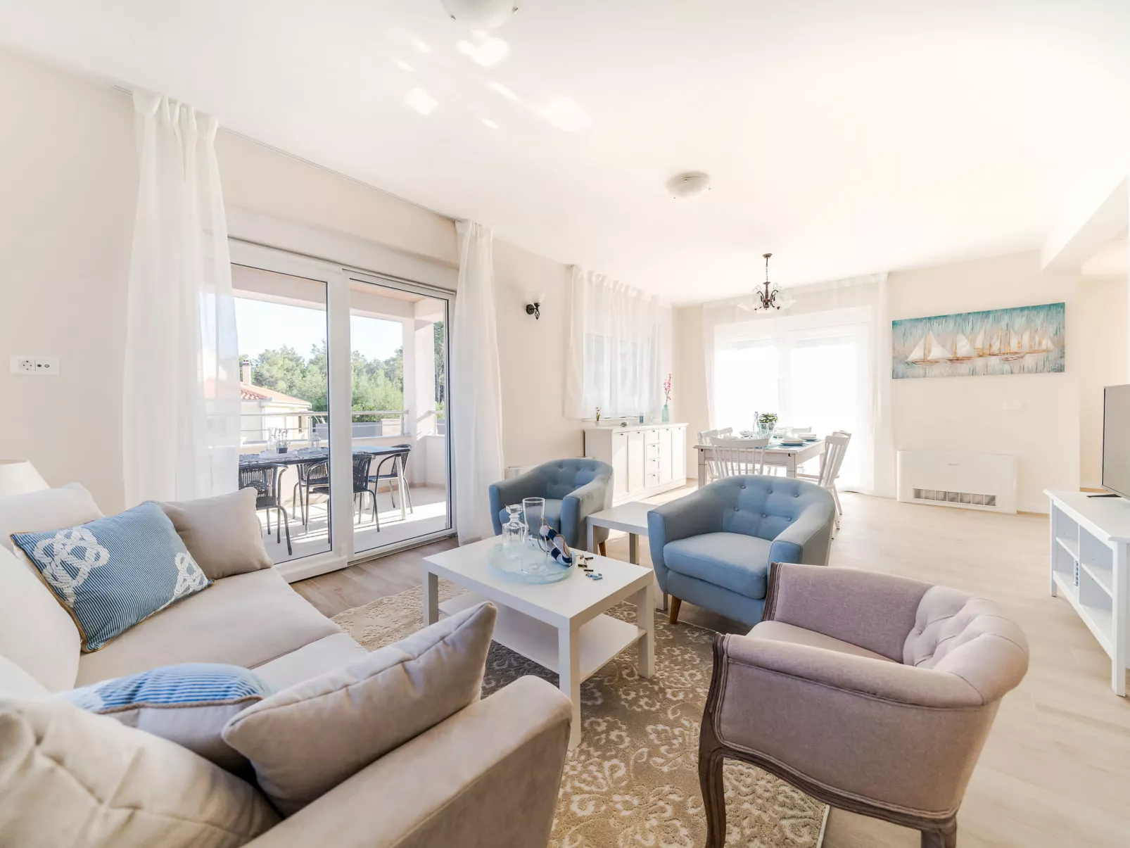Sea Front Villa Lucija-Binnen