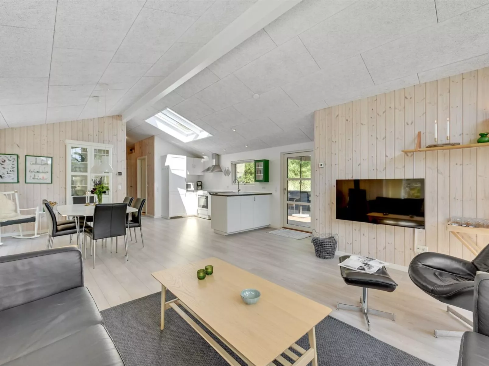 "Solja" - 500m from the sea-Binnen