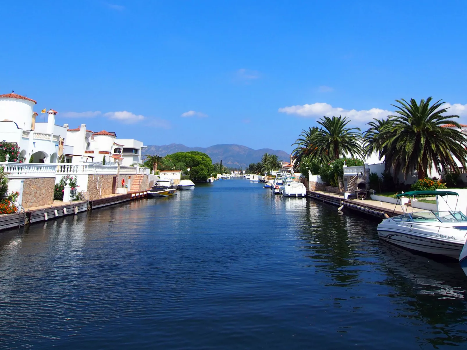 Requesens canal-Buiten