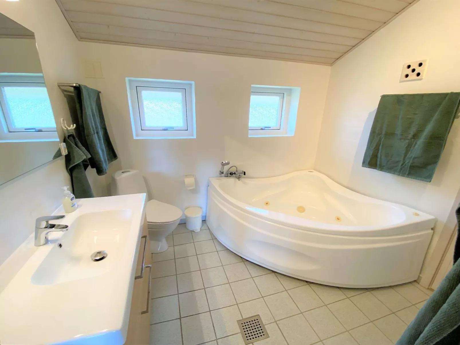 "Salla" - 1.2km from the sea-Binnen
