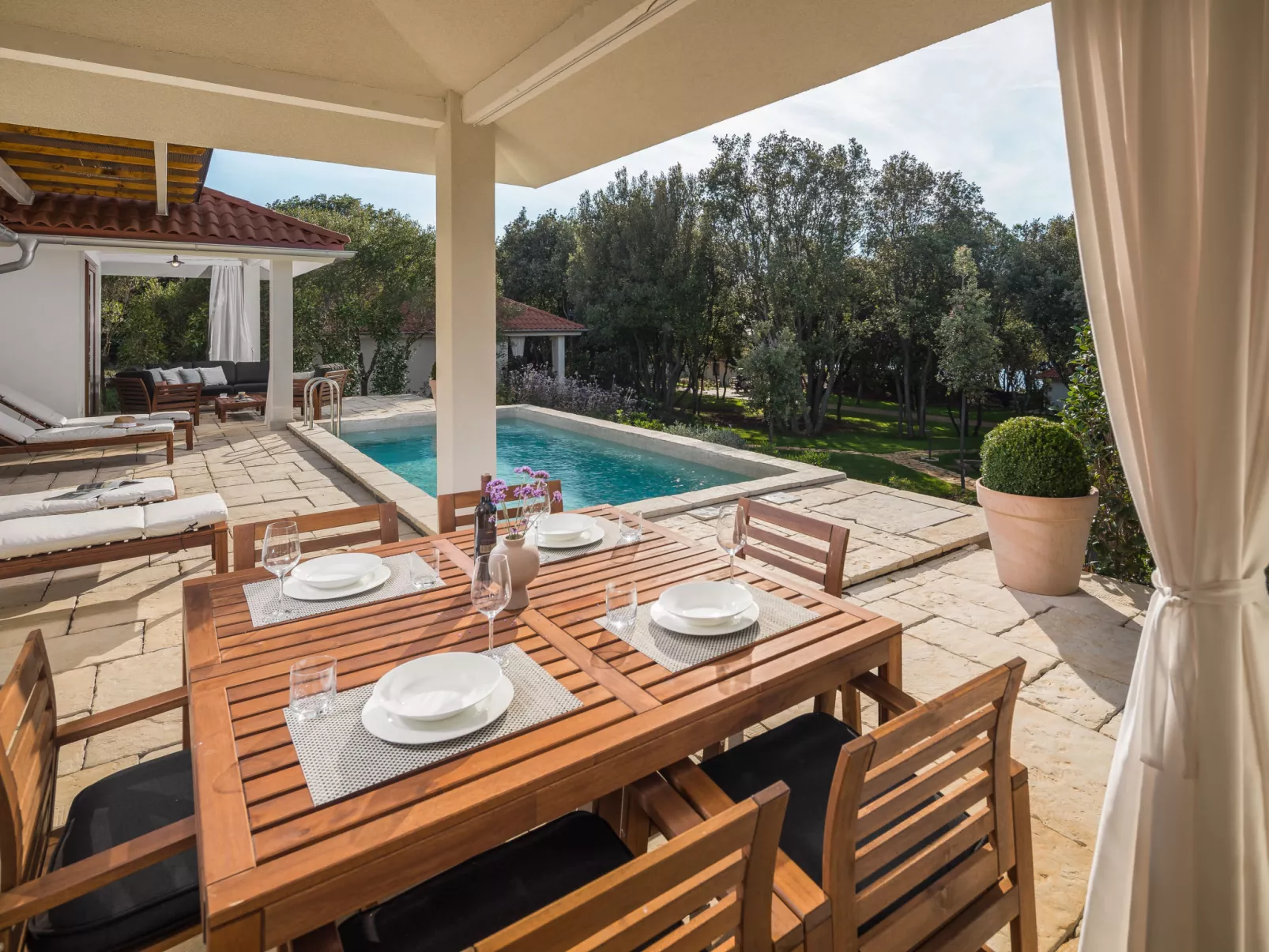 Luxury Beachside Villa Porto Bus-Binnen