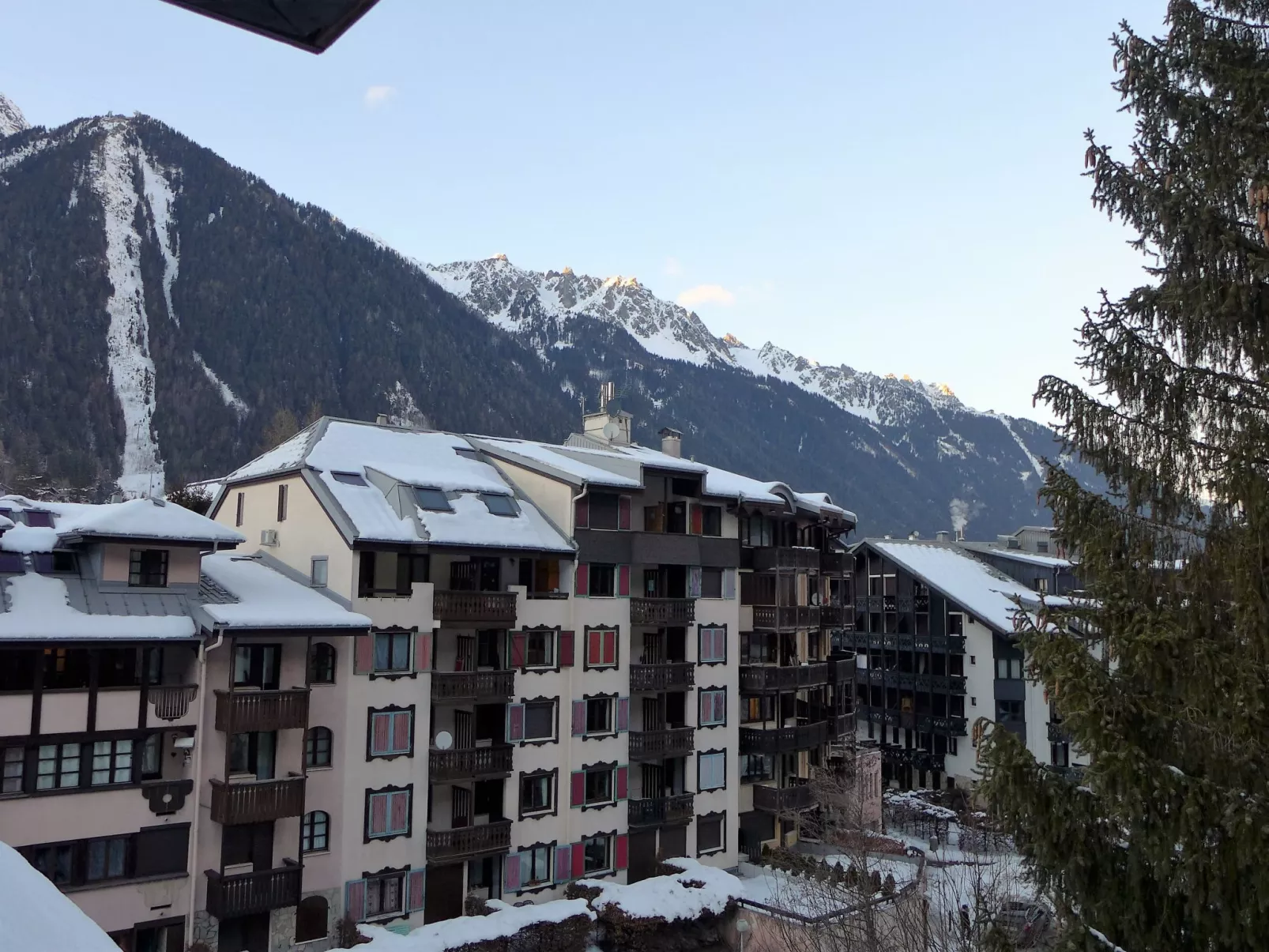 Le Chamois Blanc-Buiten