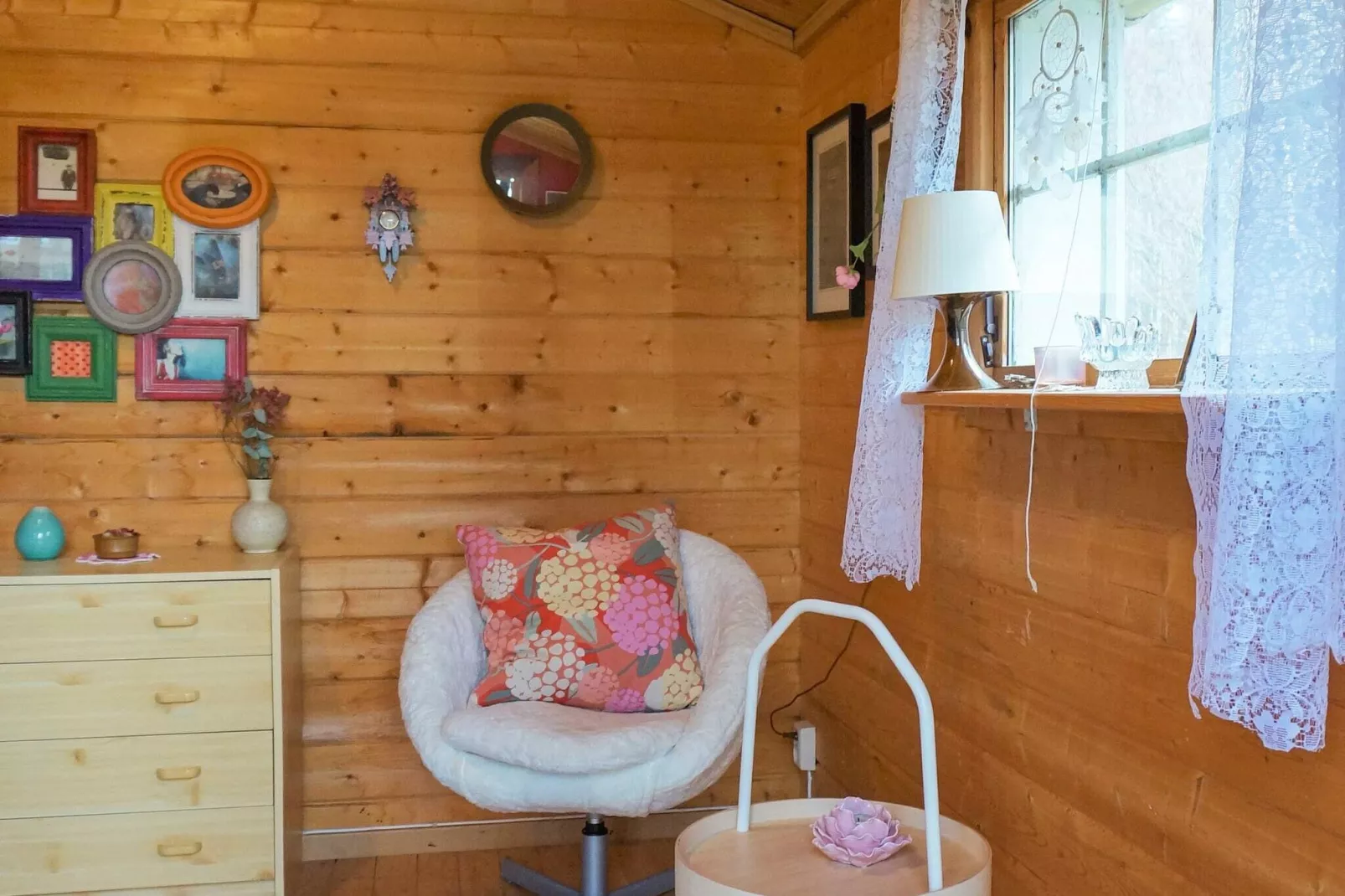 Charmante zomerhut met sauna-By Traum-Binnen