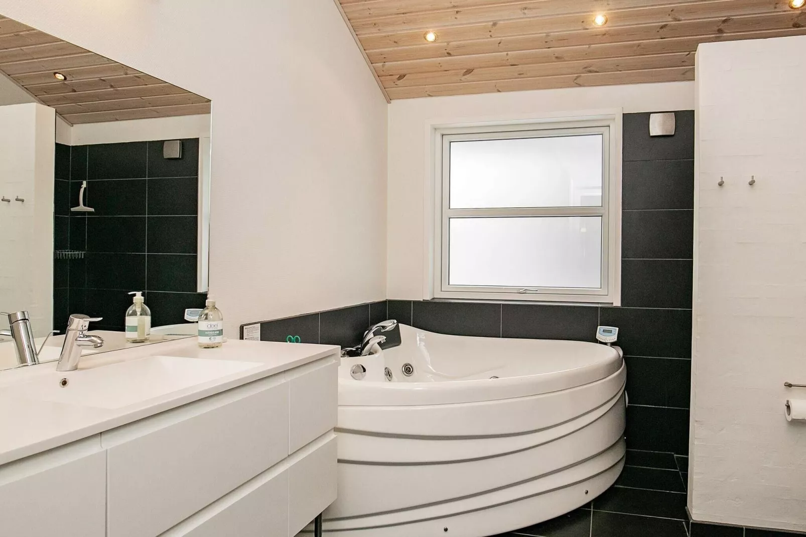 Luxe Spa-toevluchtsoord in Blokhus-By Traum-Binnen