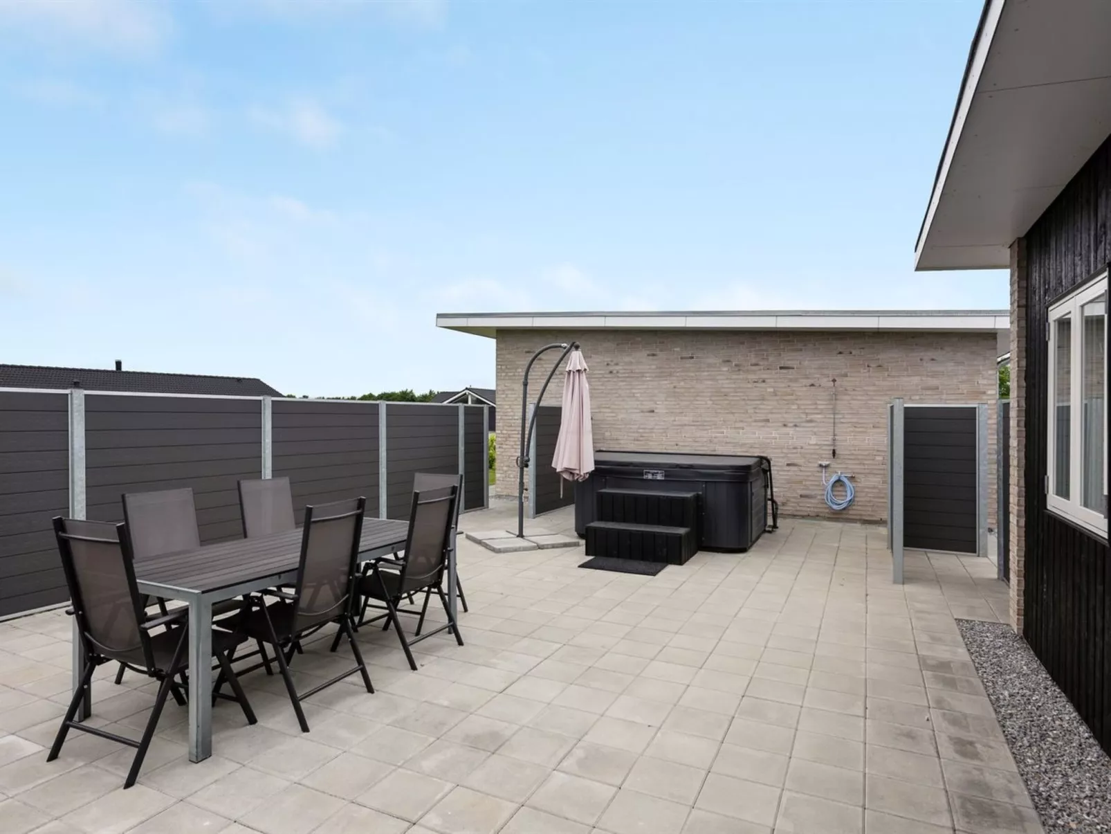 "Holmsten" - all inclusive - 1km from the sea-Buiten