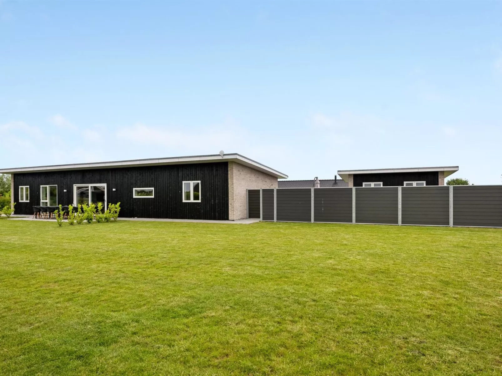 "Holmsten" - all inclusive - 1km from the sea-Buiten