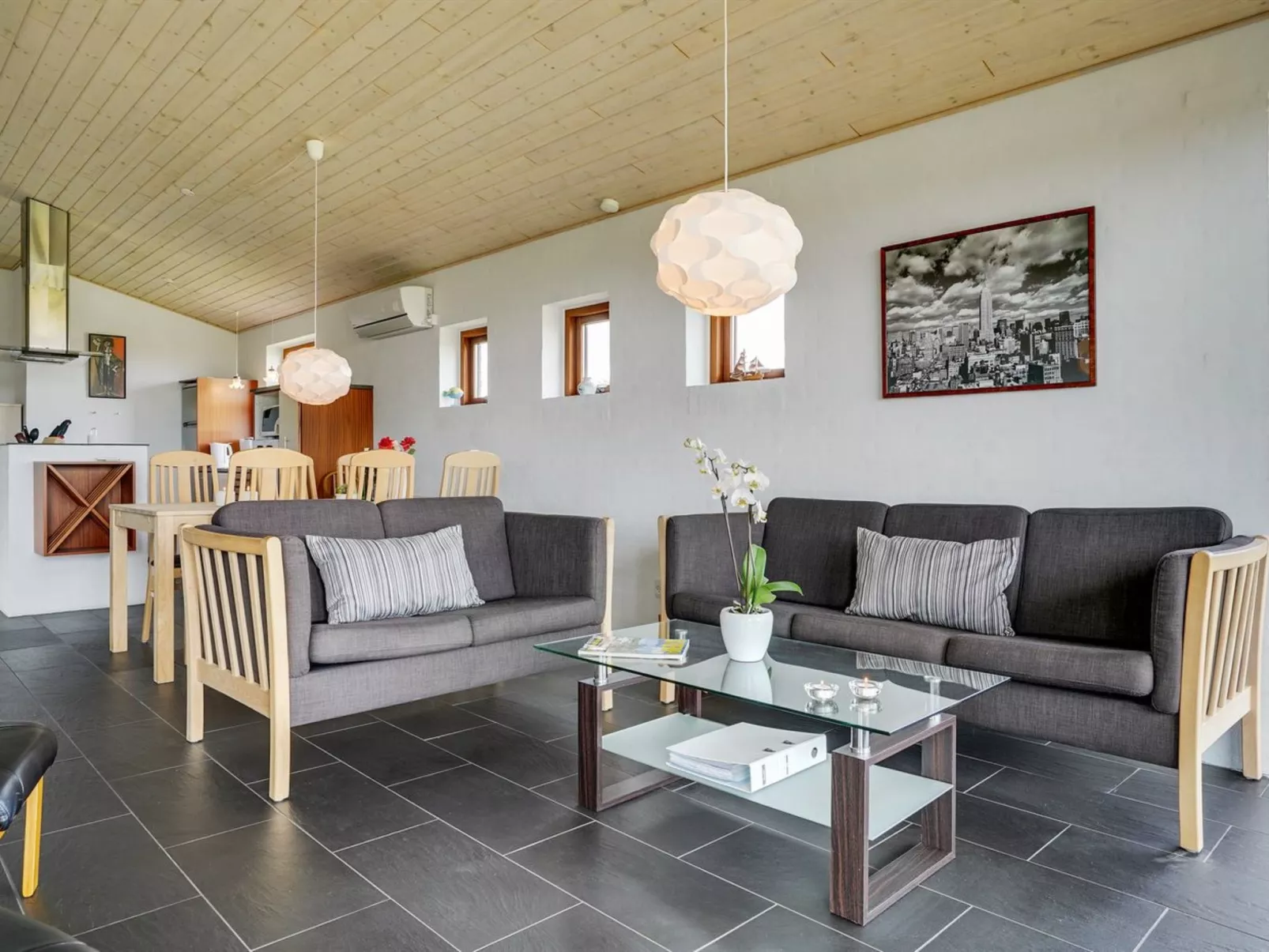 "Roope" - 50m from the sea-Binnen