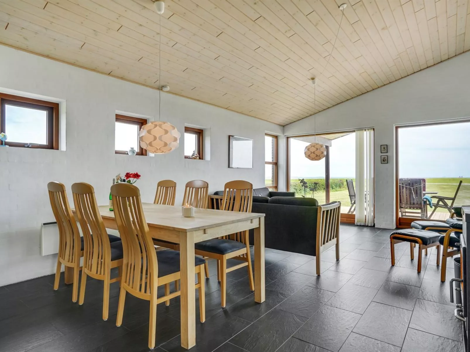 "Roope" - 50m from the sea-Binnen