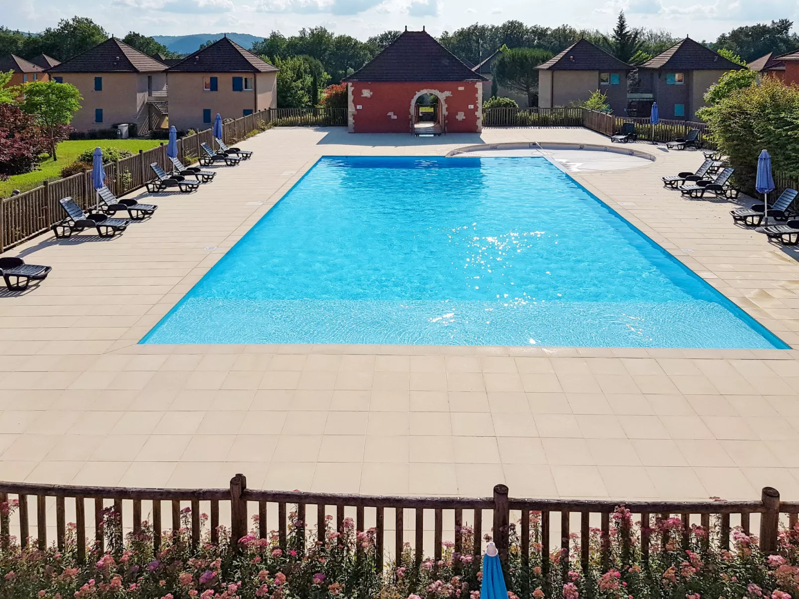 Le Domaine de Claire Rive-Buiten