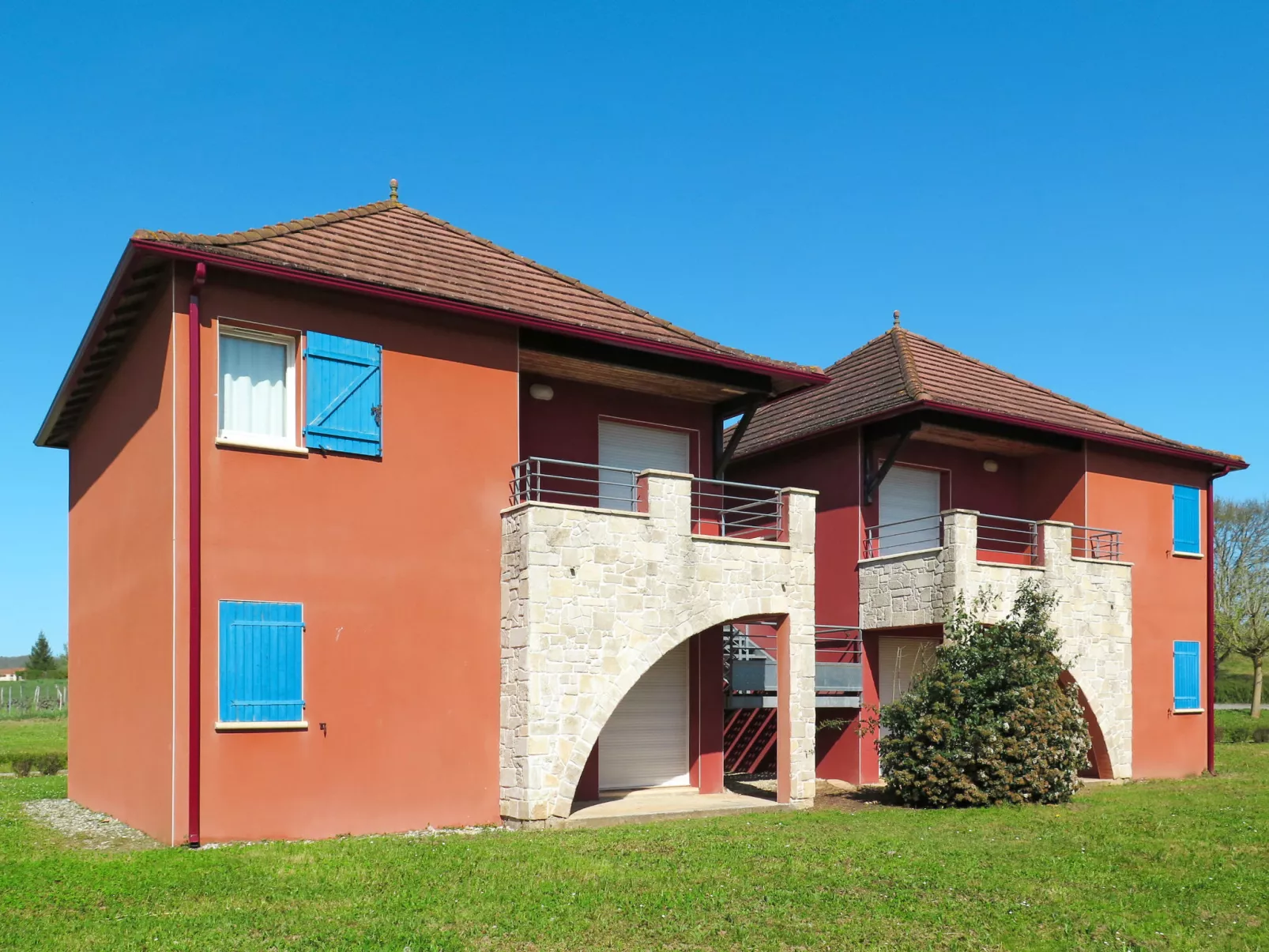 Le Domaine de Claire Rive-Buiten