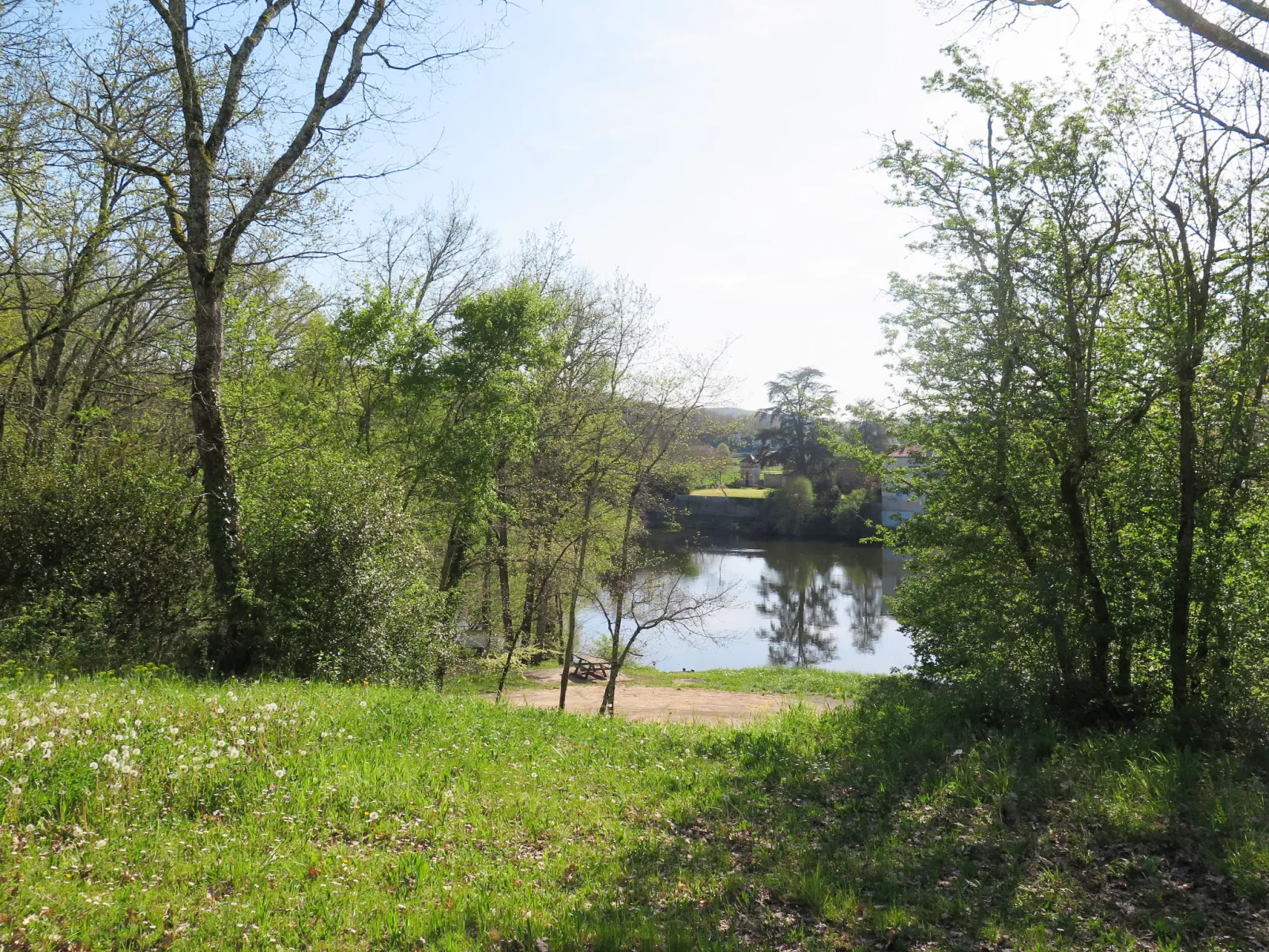 Le Domaine de Claire Rive-Buiten